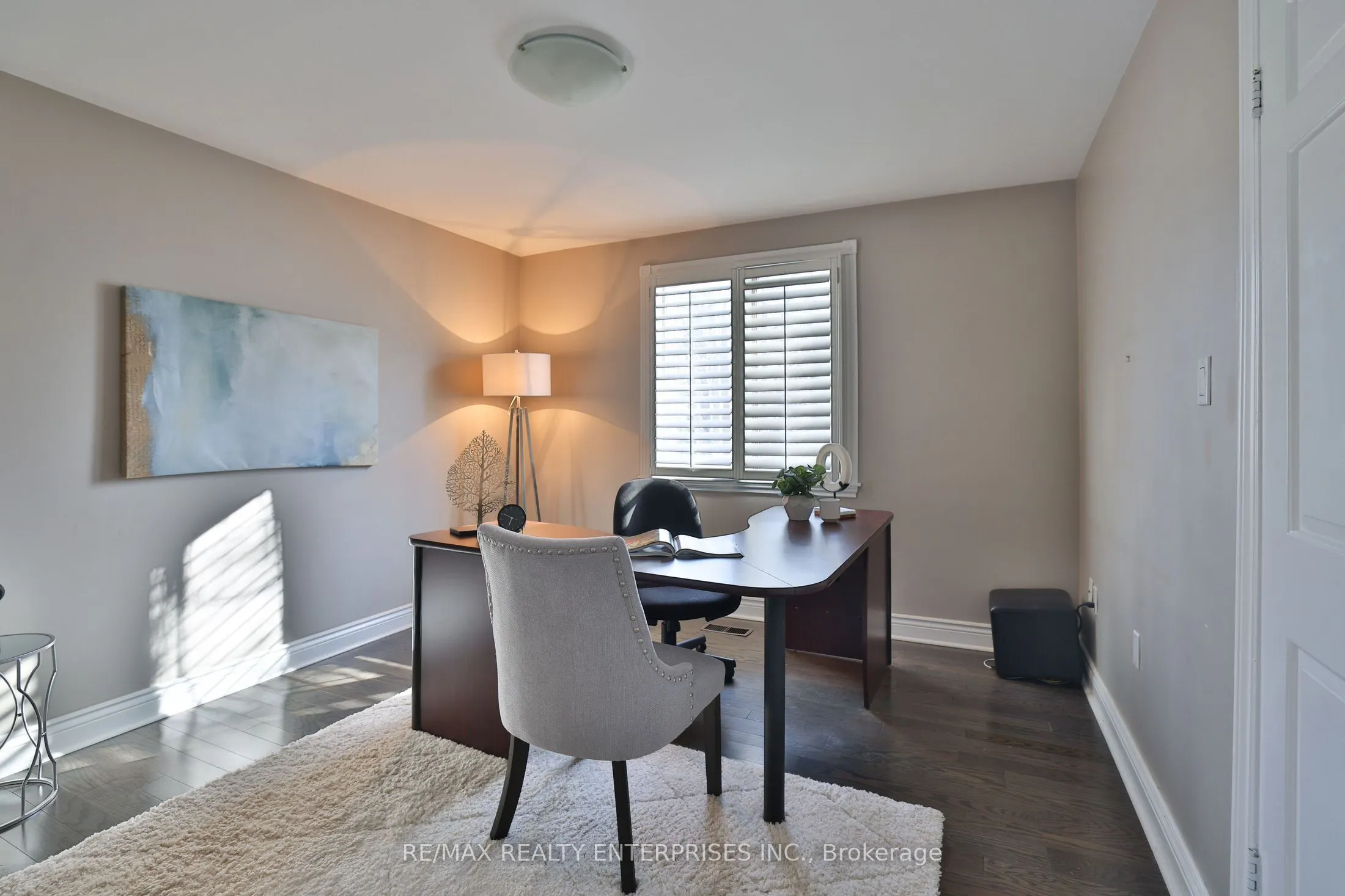 208 Mineola Road W
