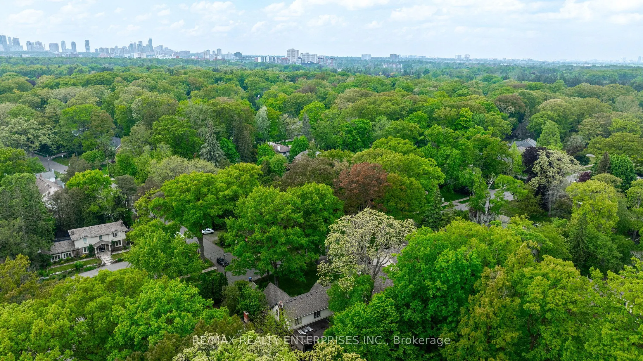 208 Mineola Road W