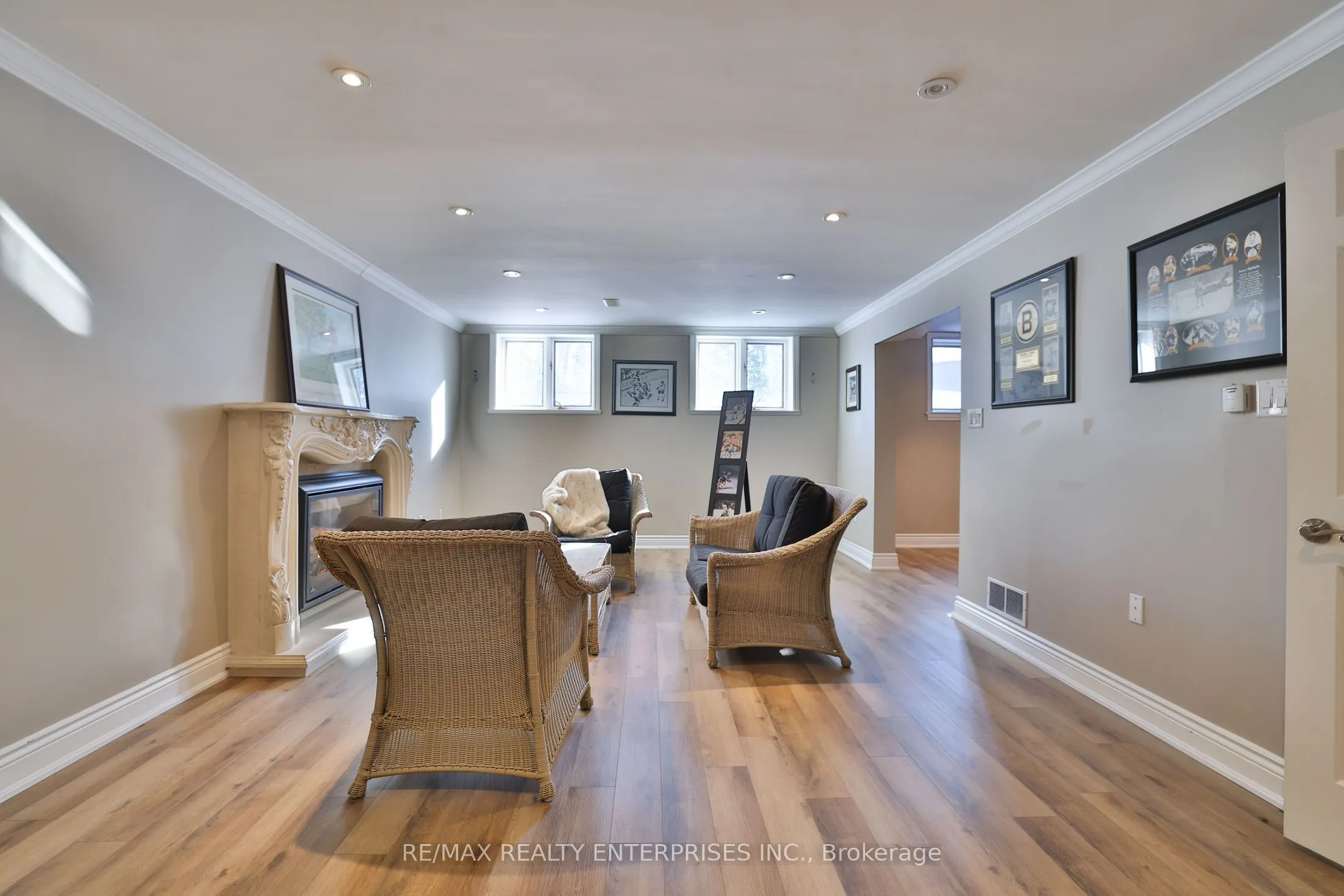 208 Mineola Road W