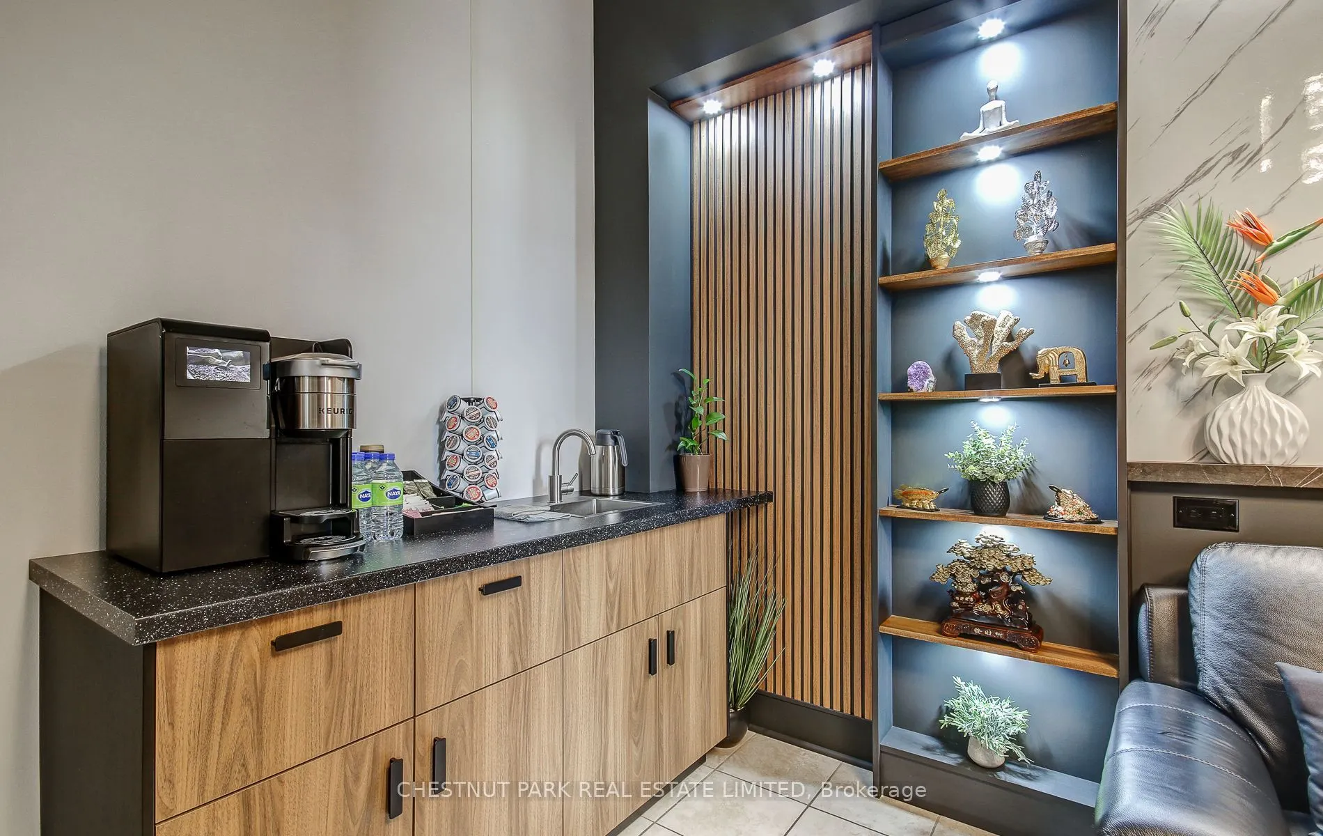 885 Lakeshore Road E #3