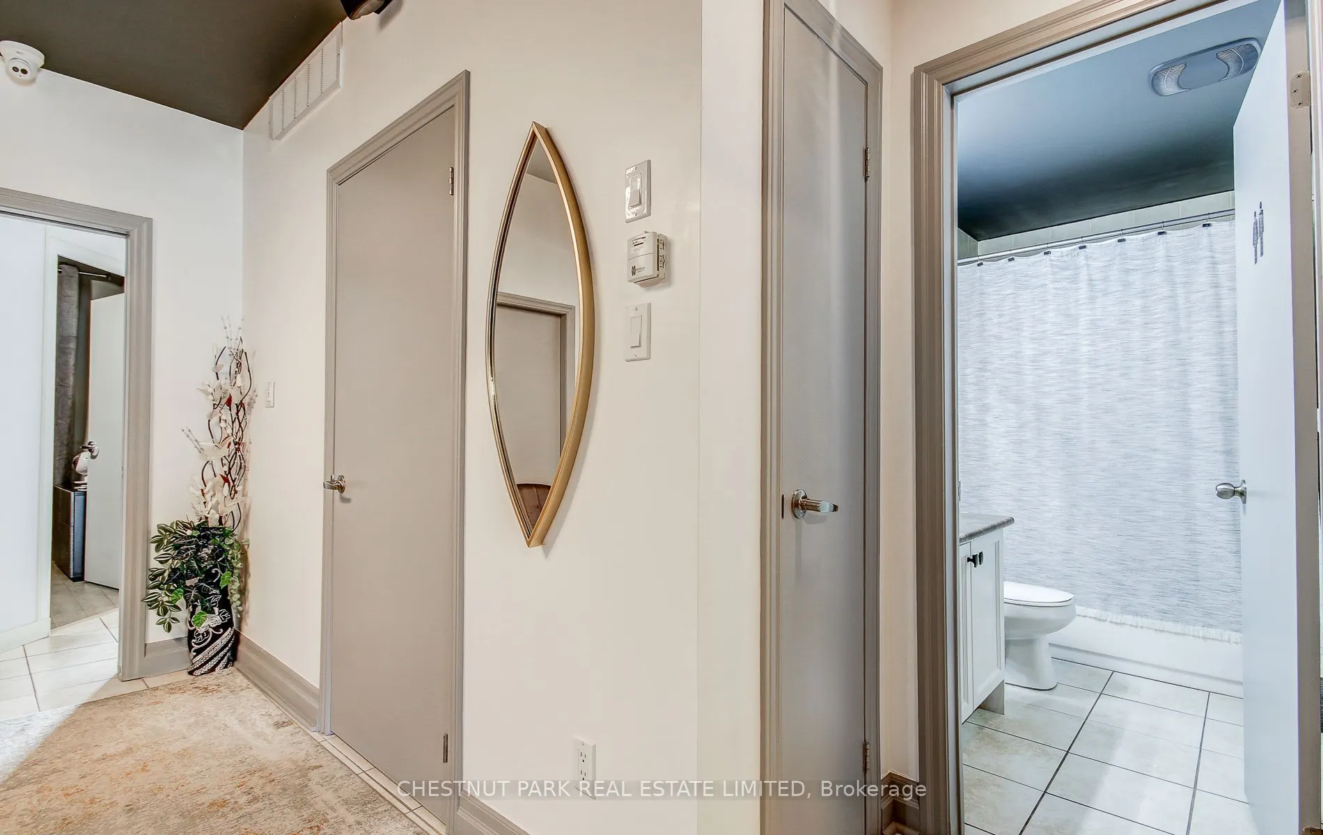 885 Lakeshore Road E #3