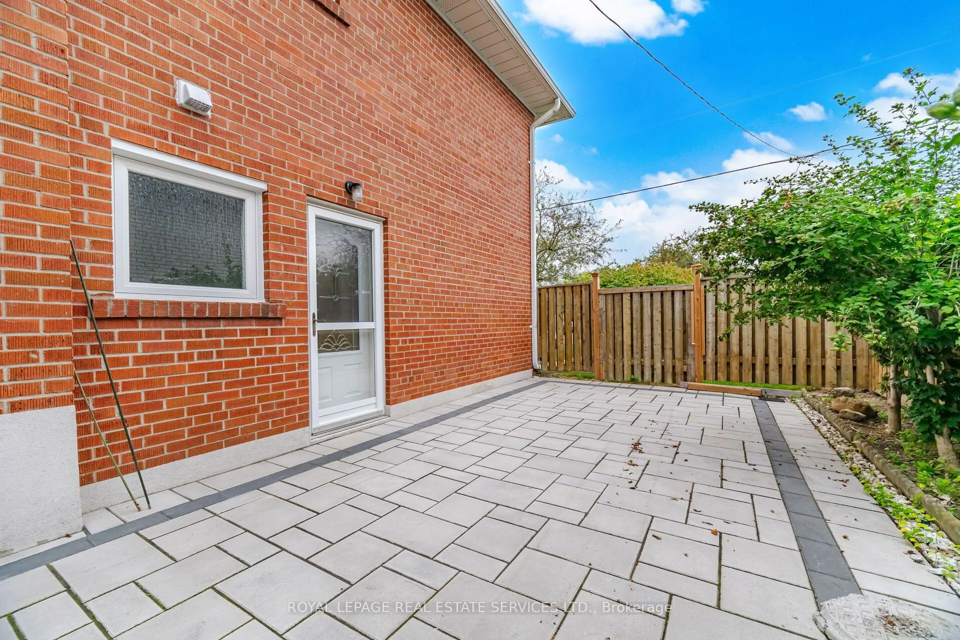 726 Netherton Crescent