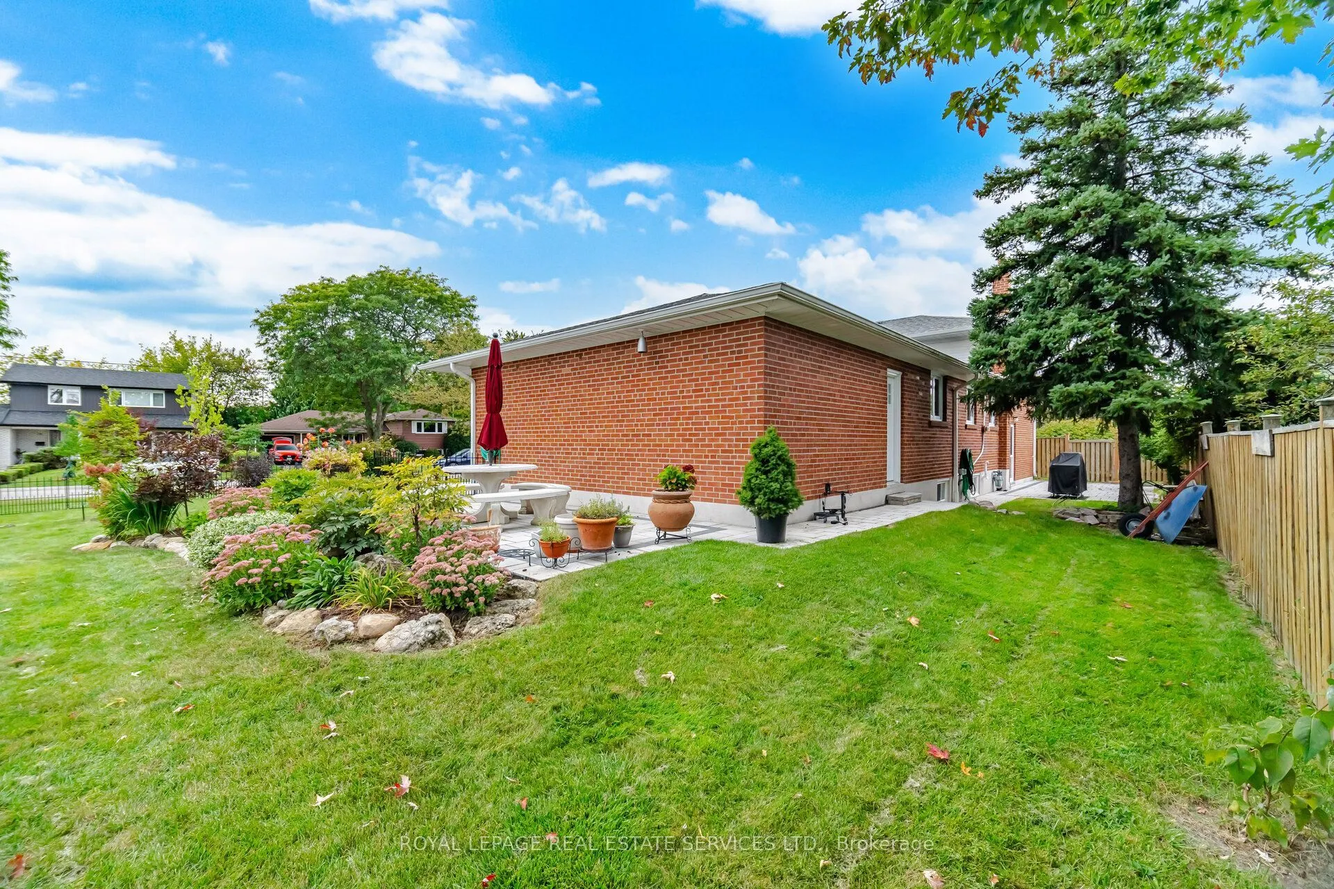 726 Netherton Crescent