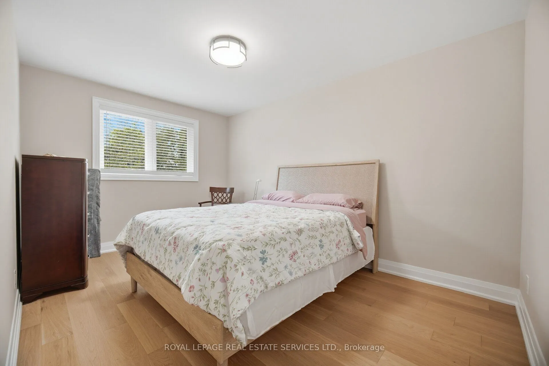 726 Netherton Crescent