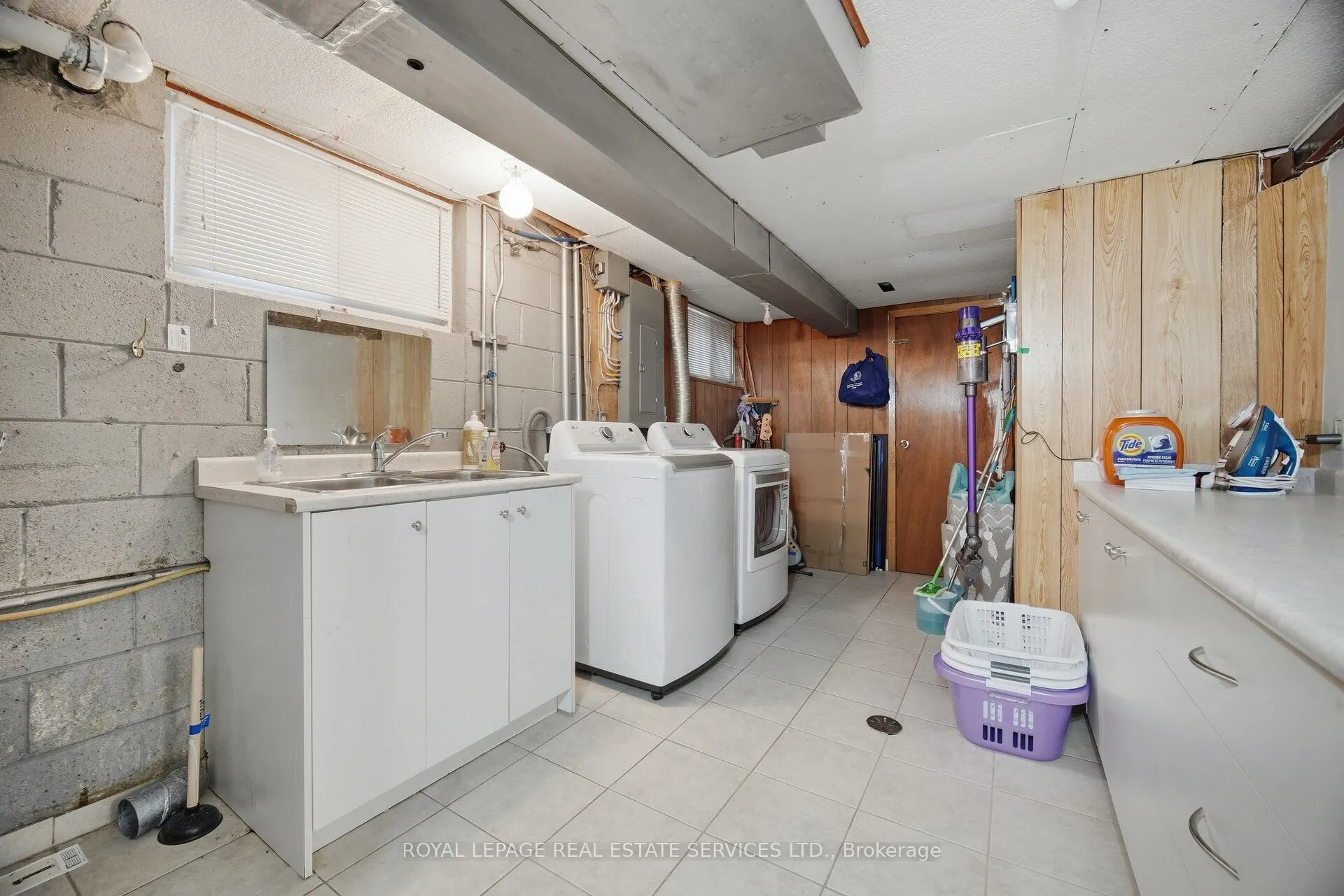 726 Netherton Crescent
