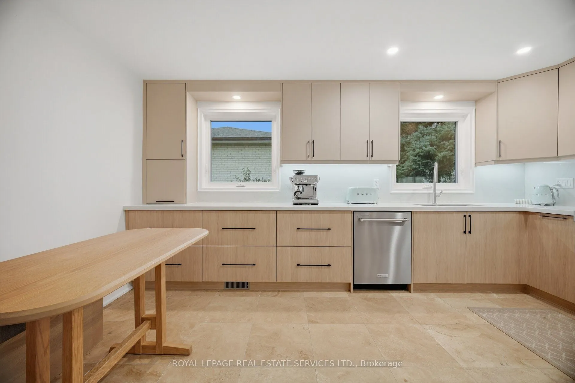 726 Netherton Crescent