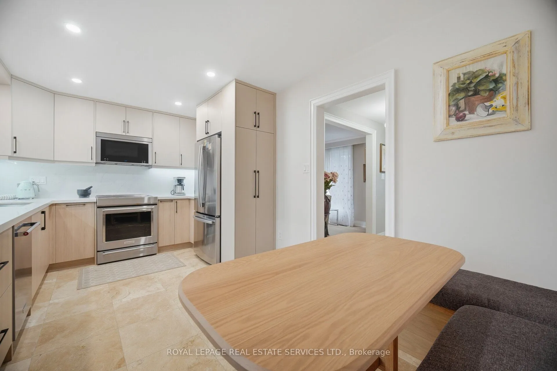 726 Netherton Crescent