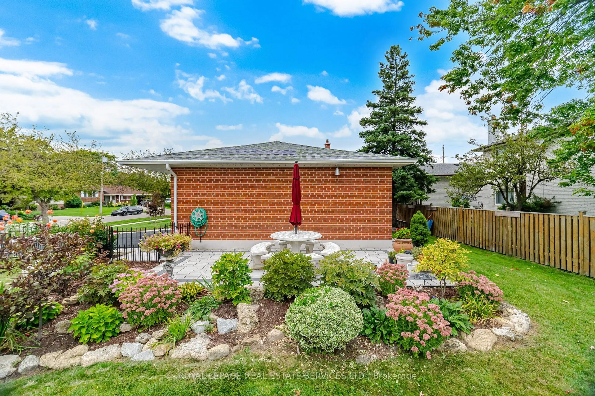 726 Netherton Crescent
