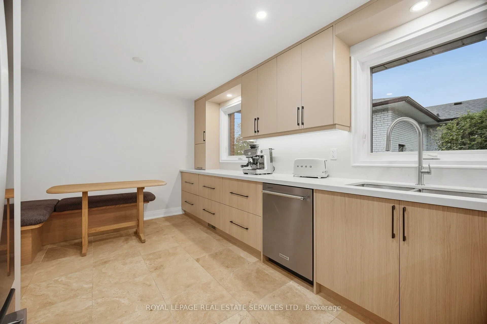 726 Netherton Crescent