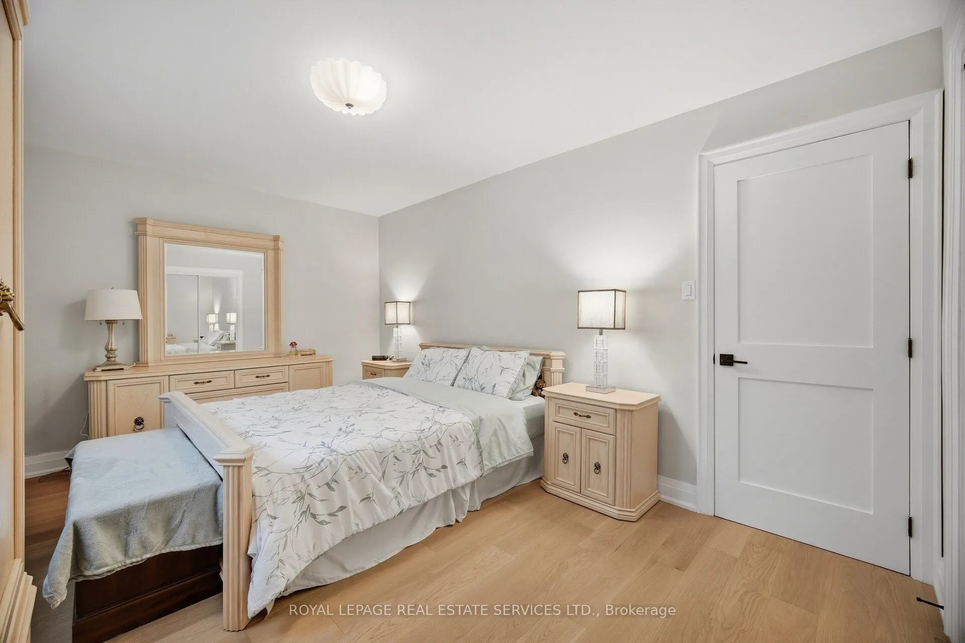 726 Netherton Crescent