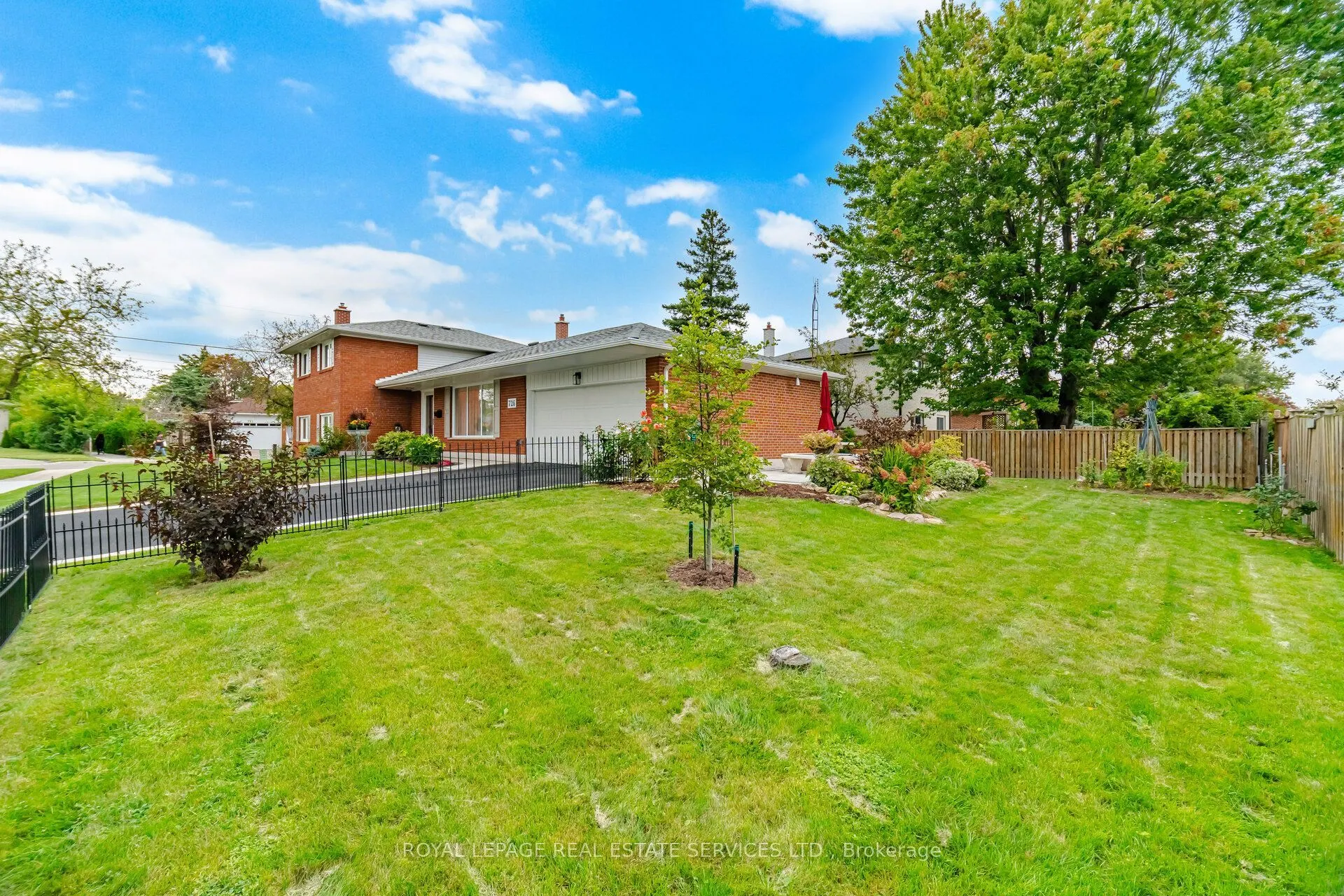 726 Netherton Crescent