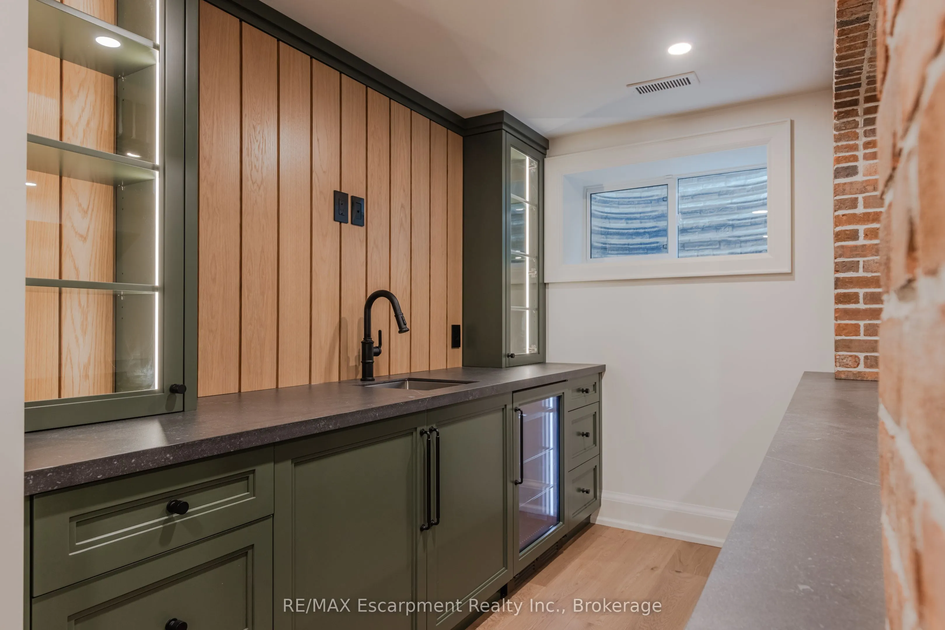 130 Edgecliffe Place