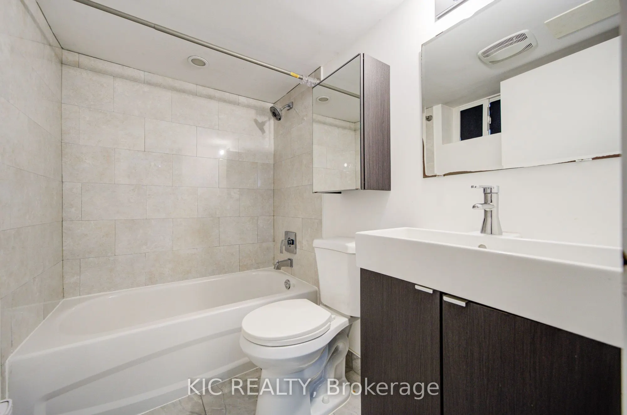 35 Montcalm Avenue NW