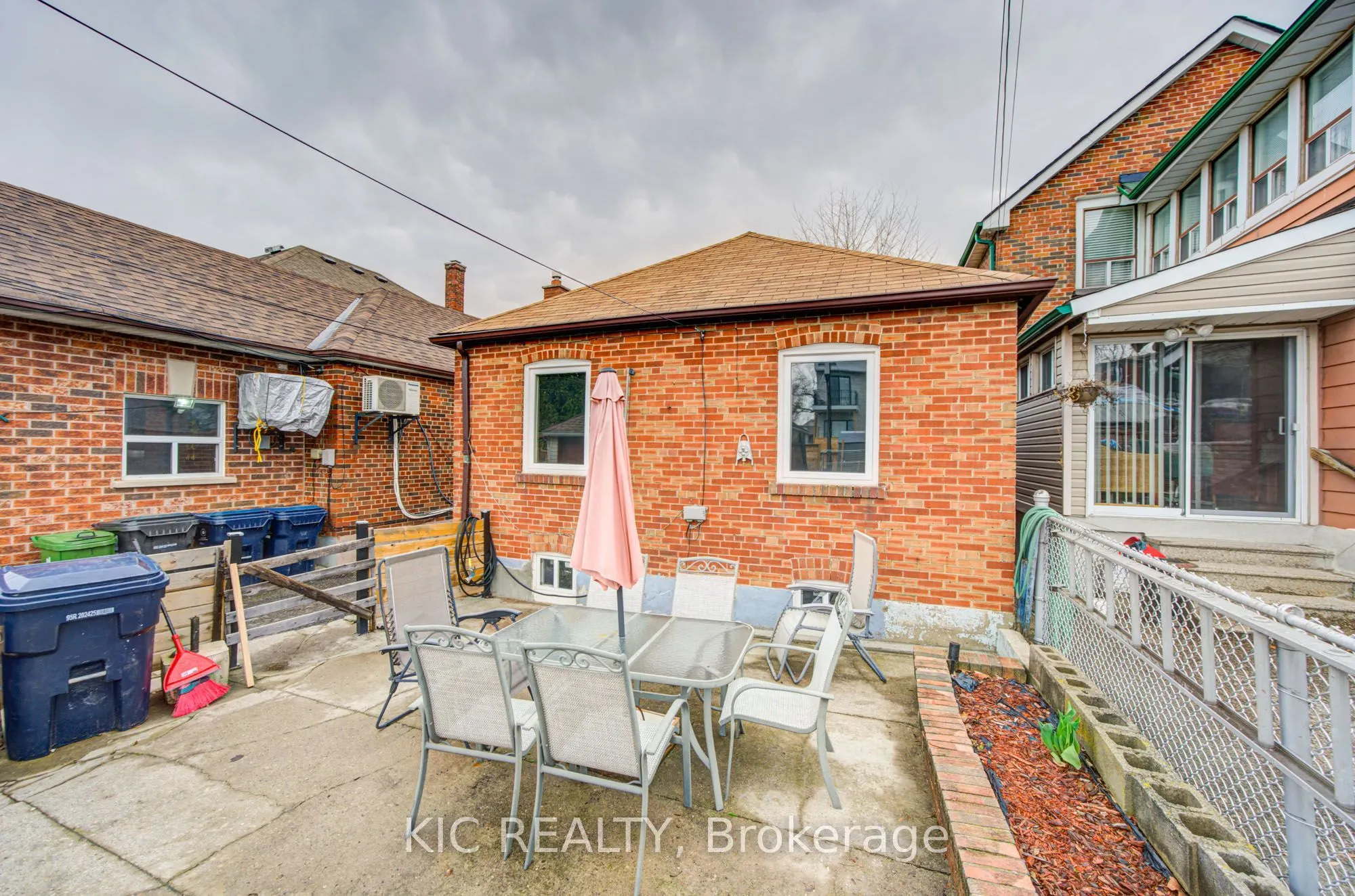 35 Montcalm Avenue NW