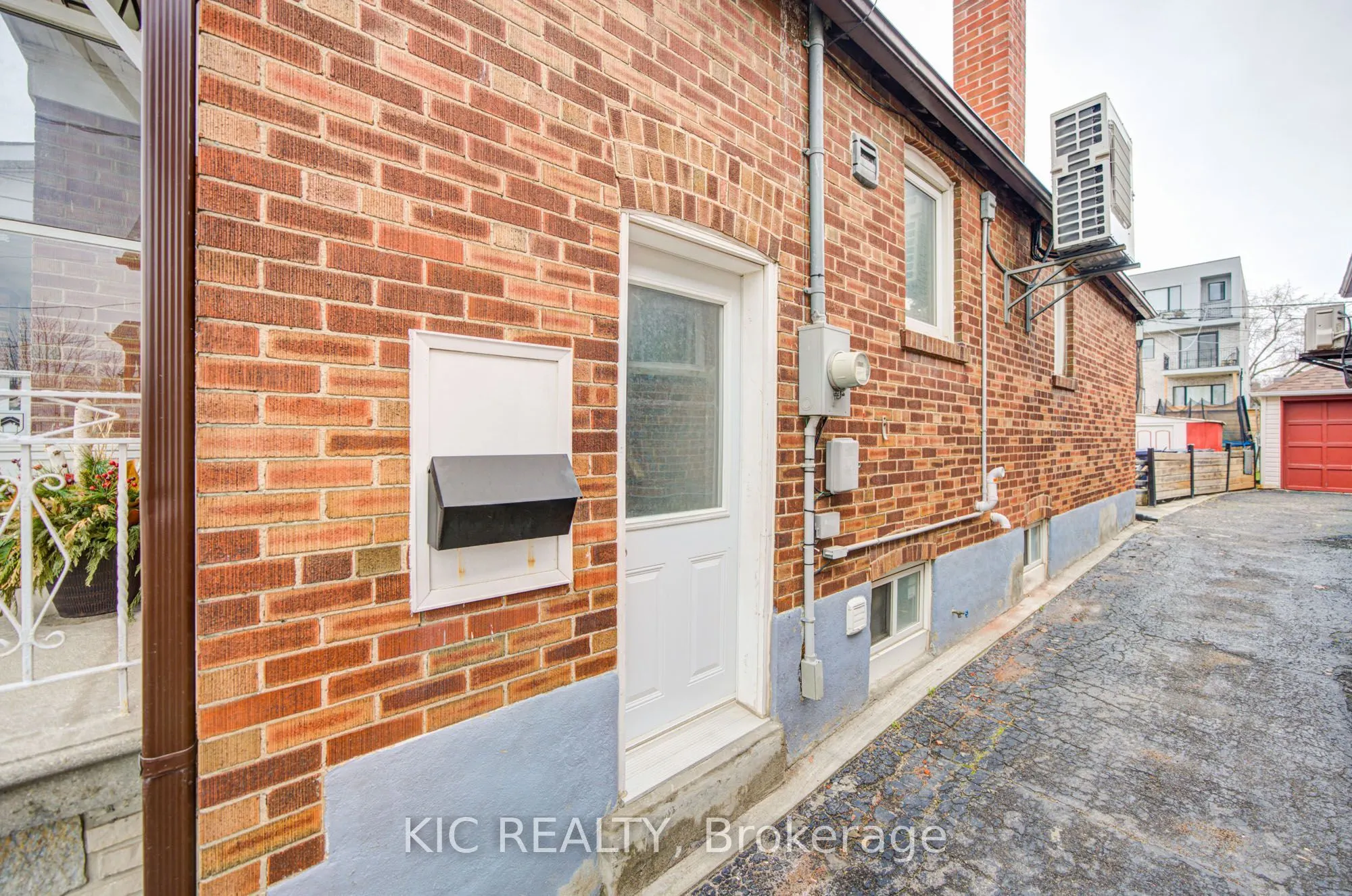 35 Montcalm Avenue NW