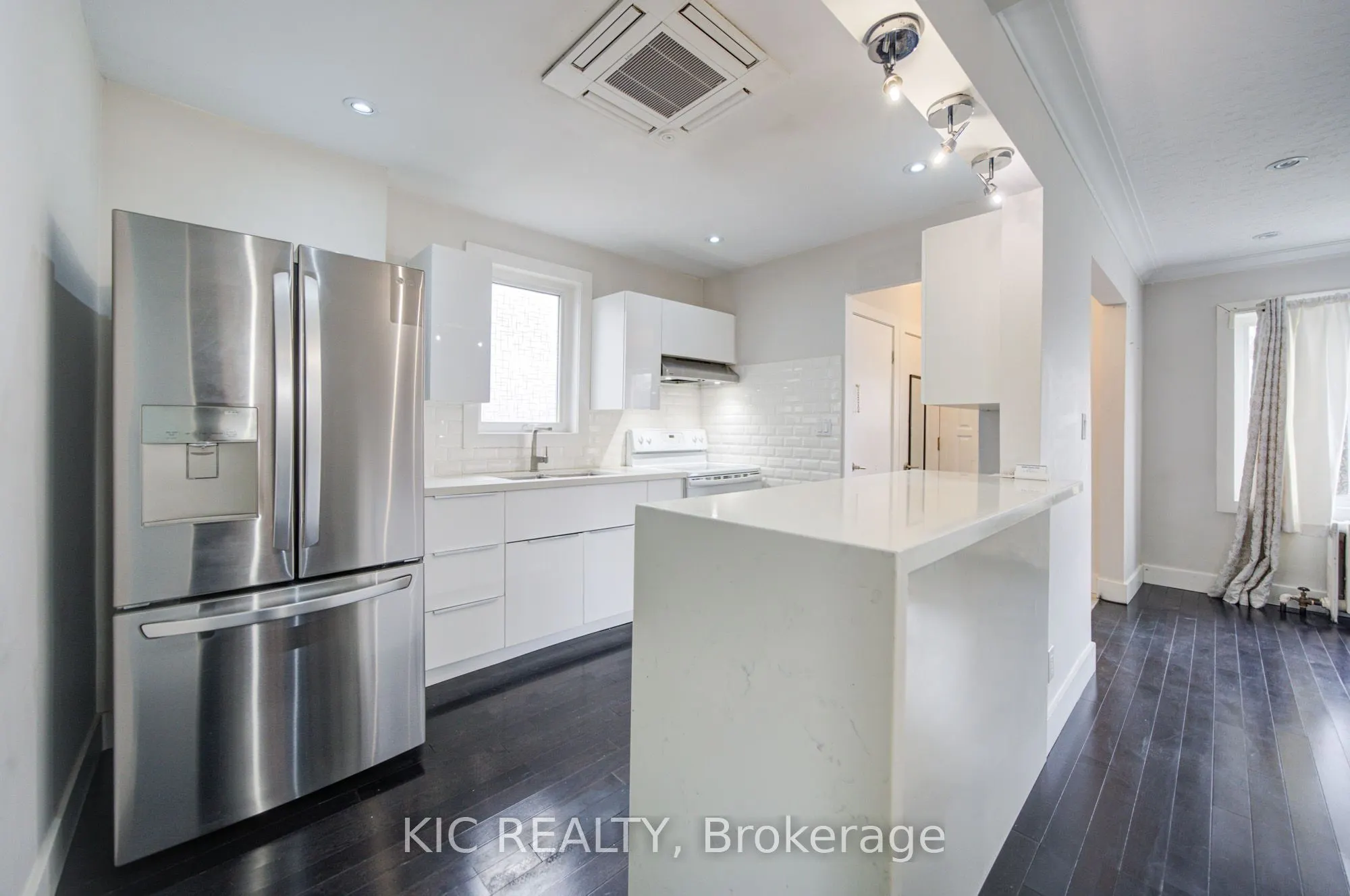 35 Montcalm Avenue NW