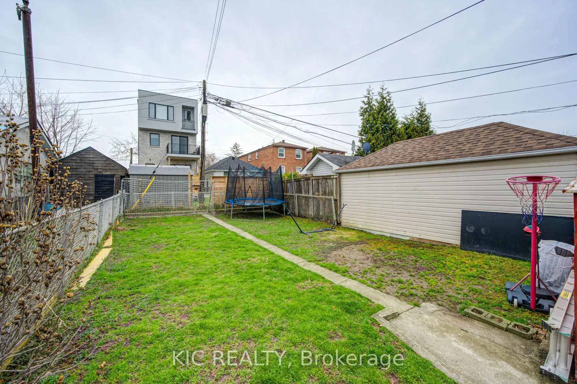 35 Montcalm Avenue NW