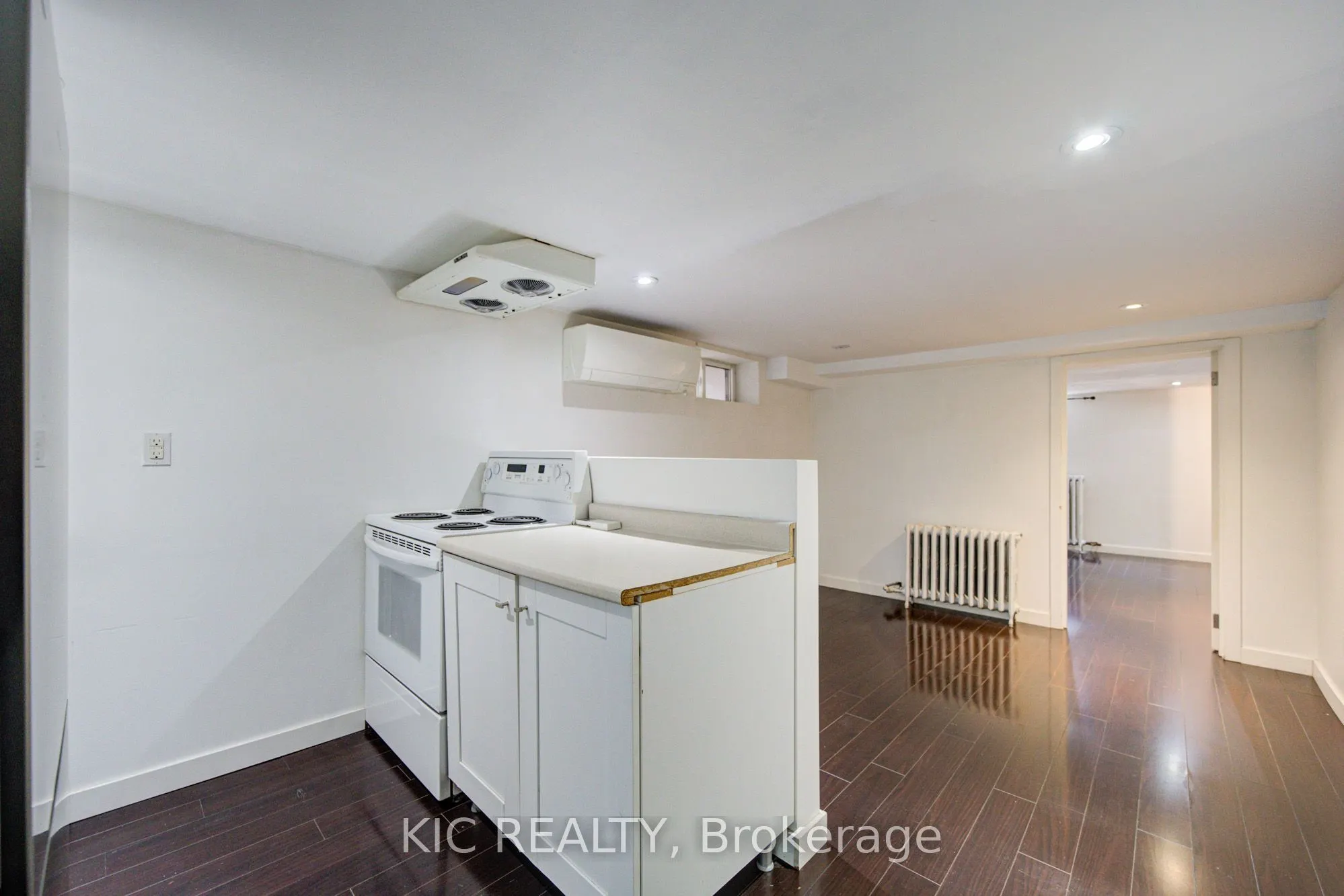 35 Montcalm Avenue NW