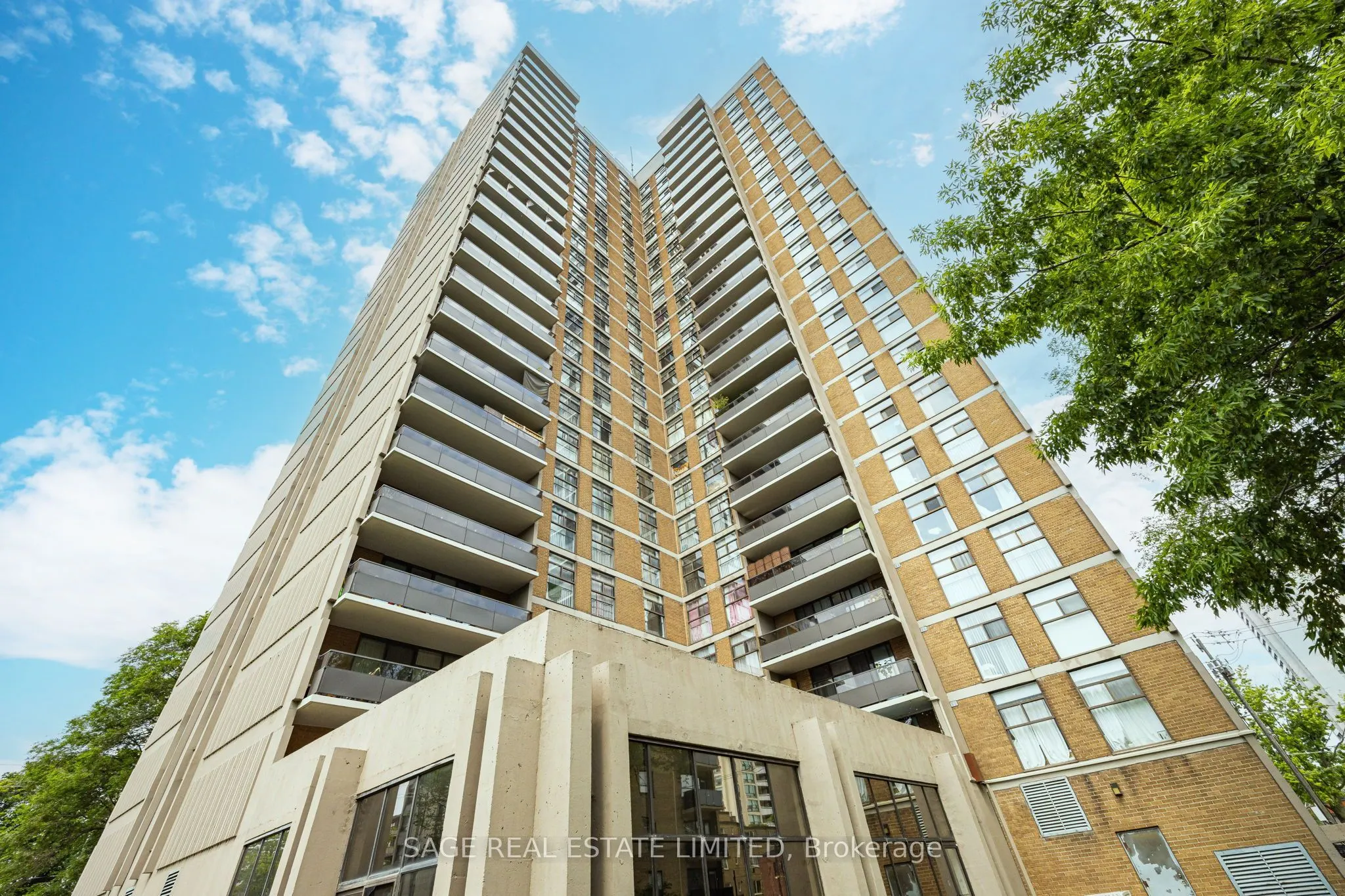 135 Marlee Avenue #1904