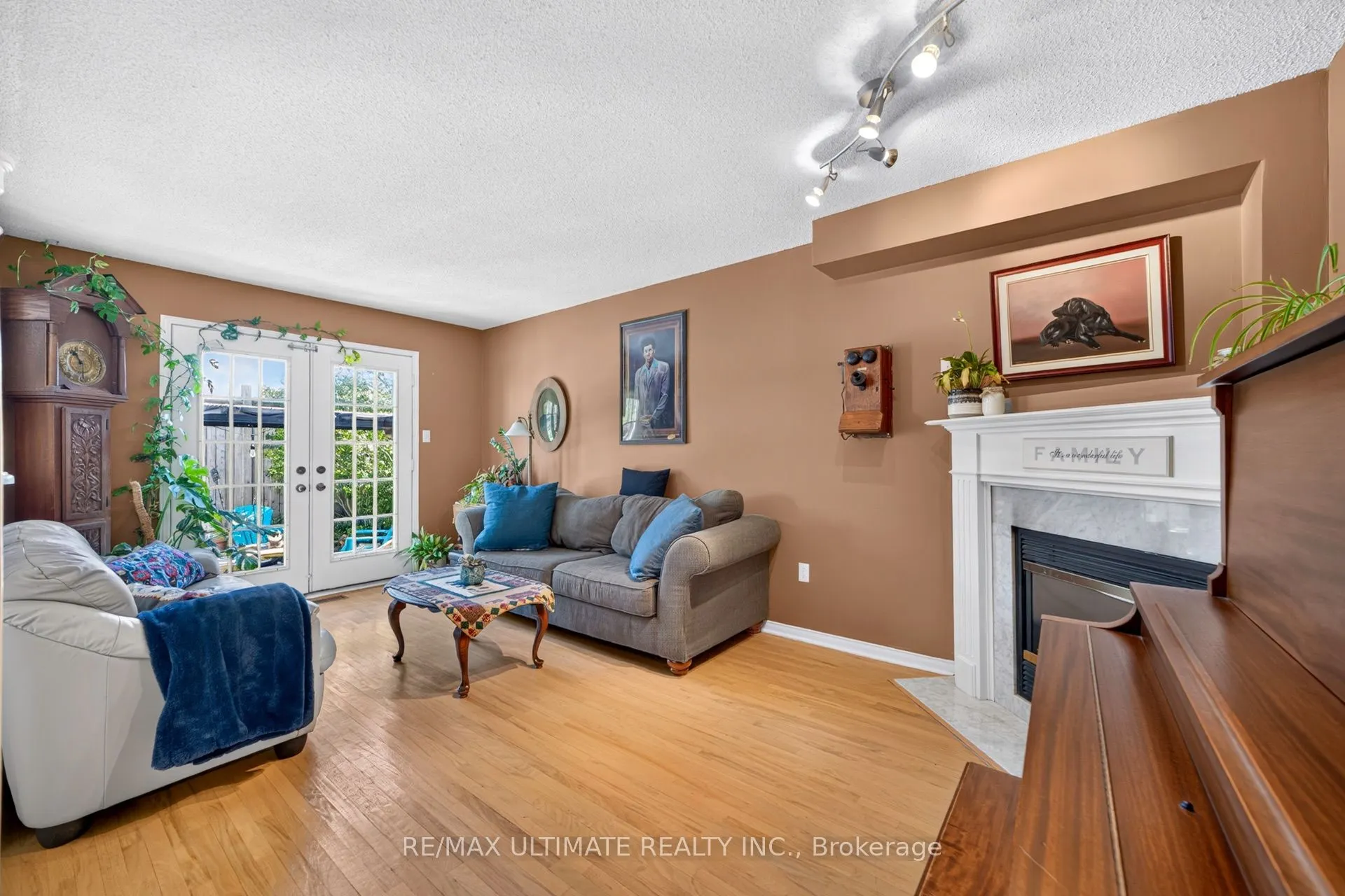 96 Cresthaven Road