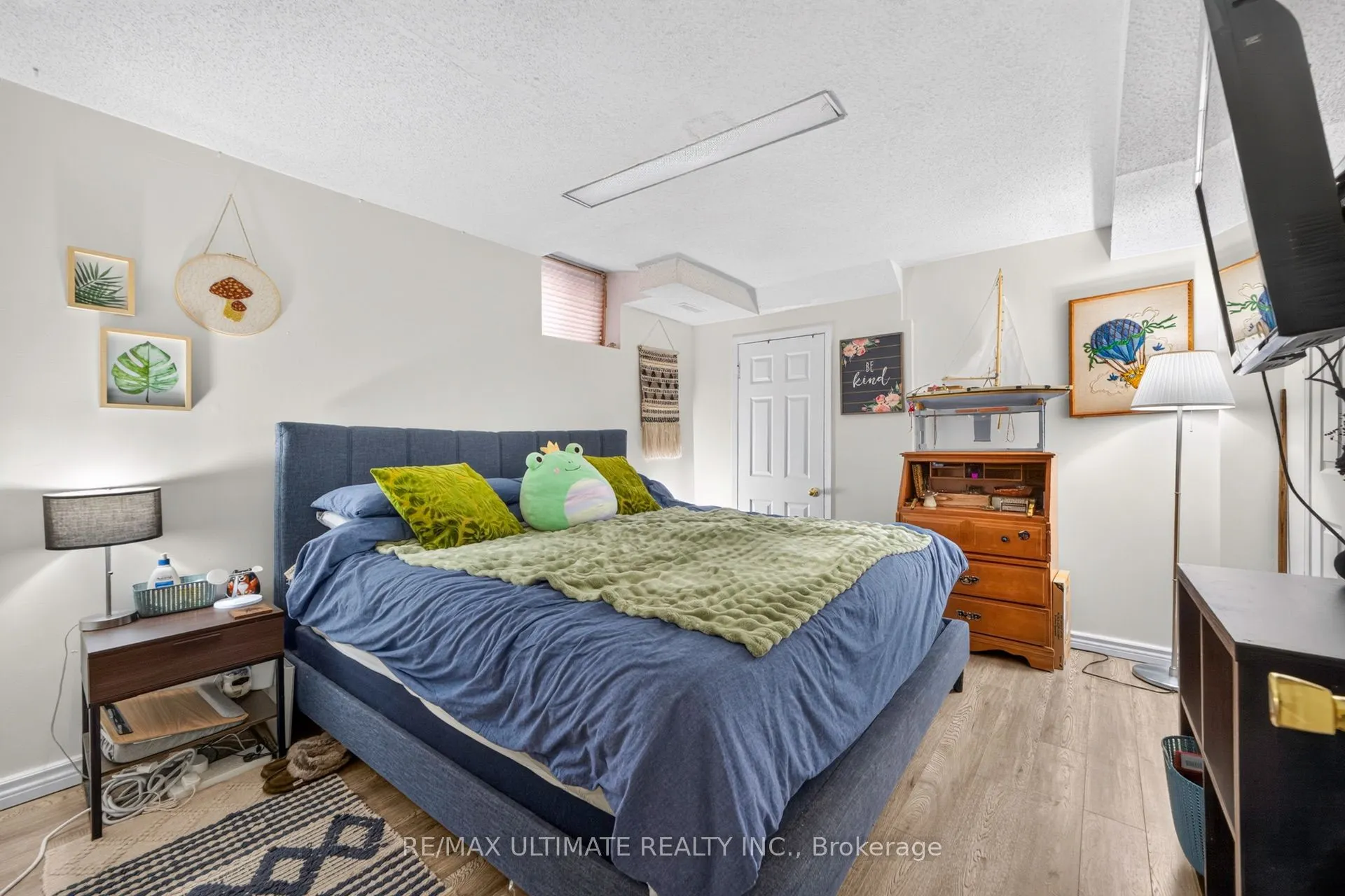 96 Cresthaven Road