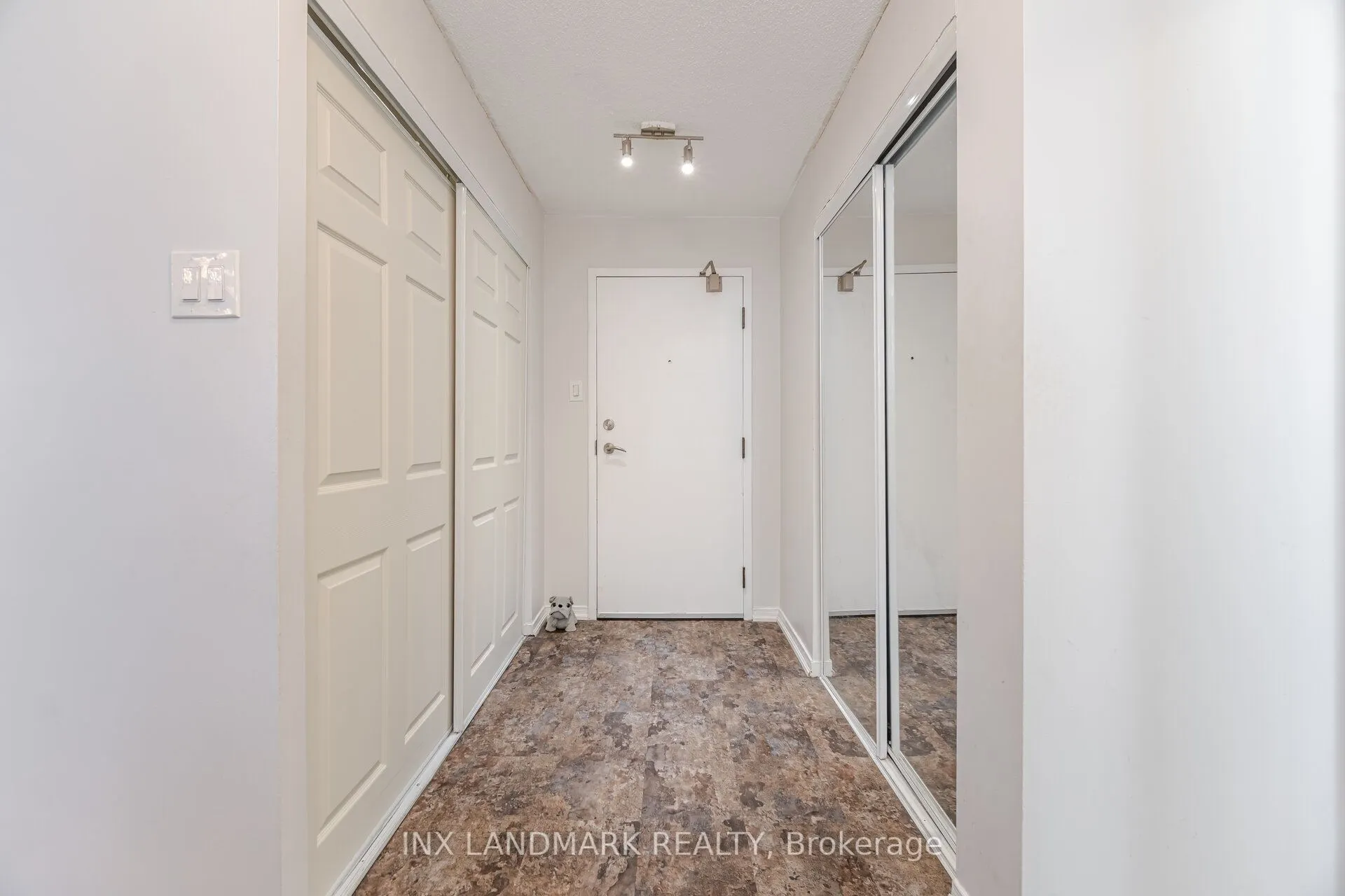 330 Rathburn Road W #2008