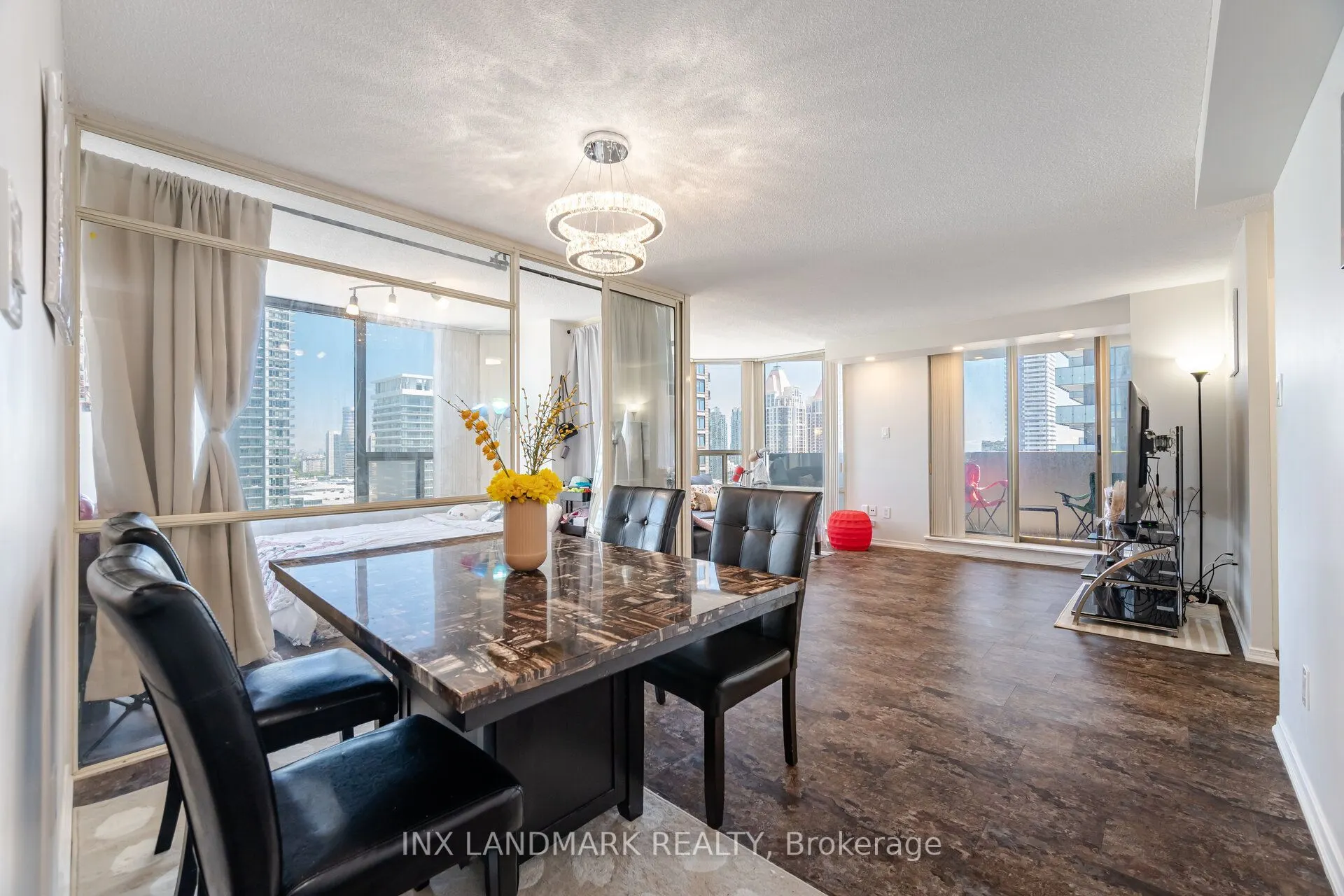 330 Rathburn Road W #2008