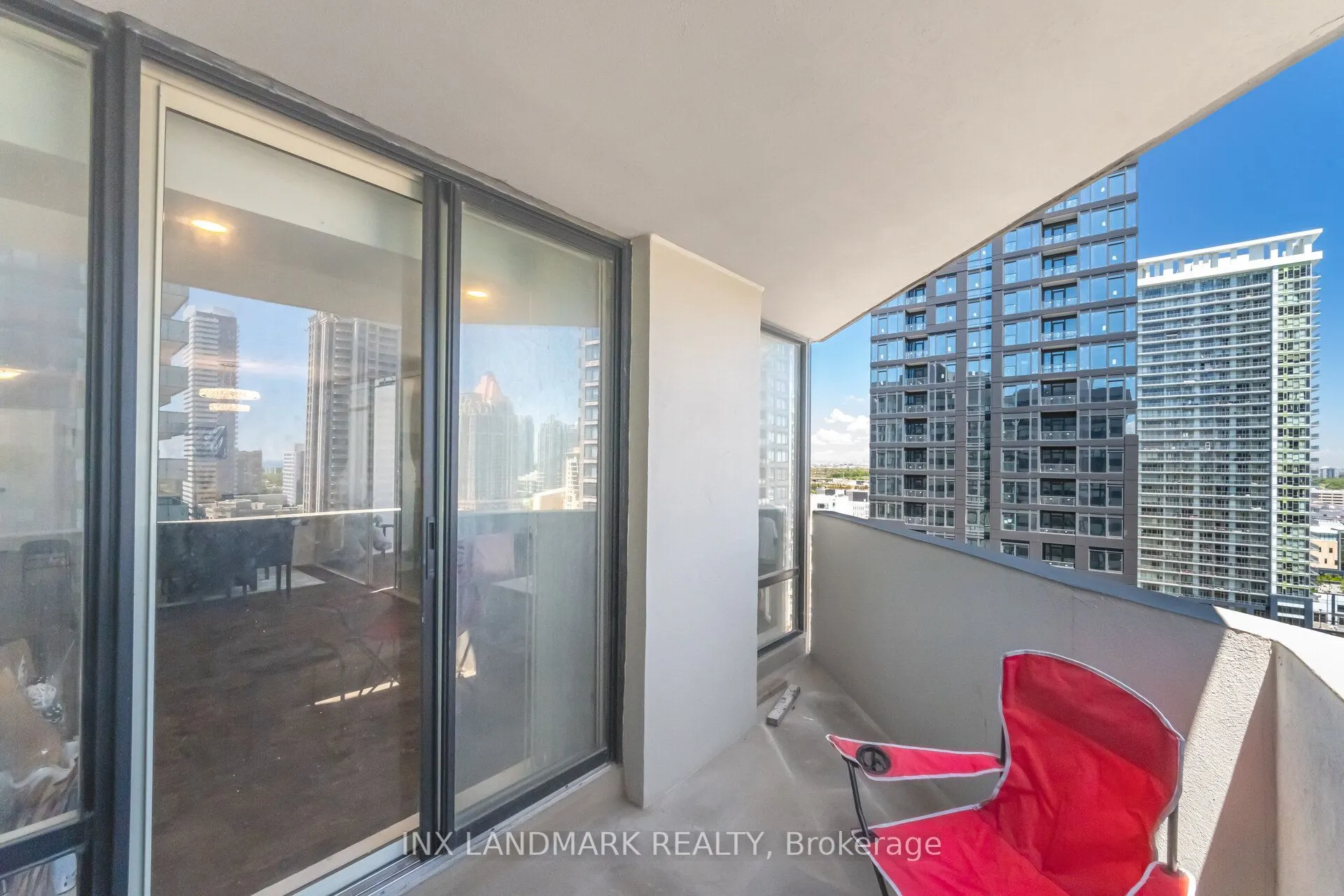 330 Rathburn Road W #2008