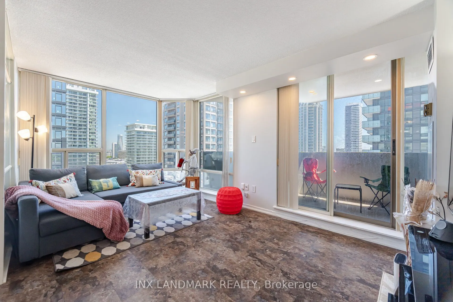 330 Rathburn Road W #2008