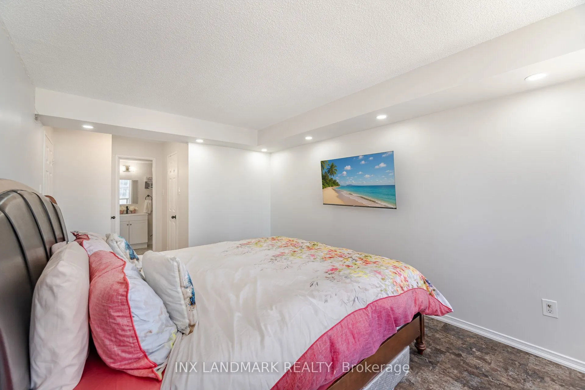 330 Rathburn Road W #2008