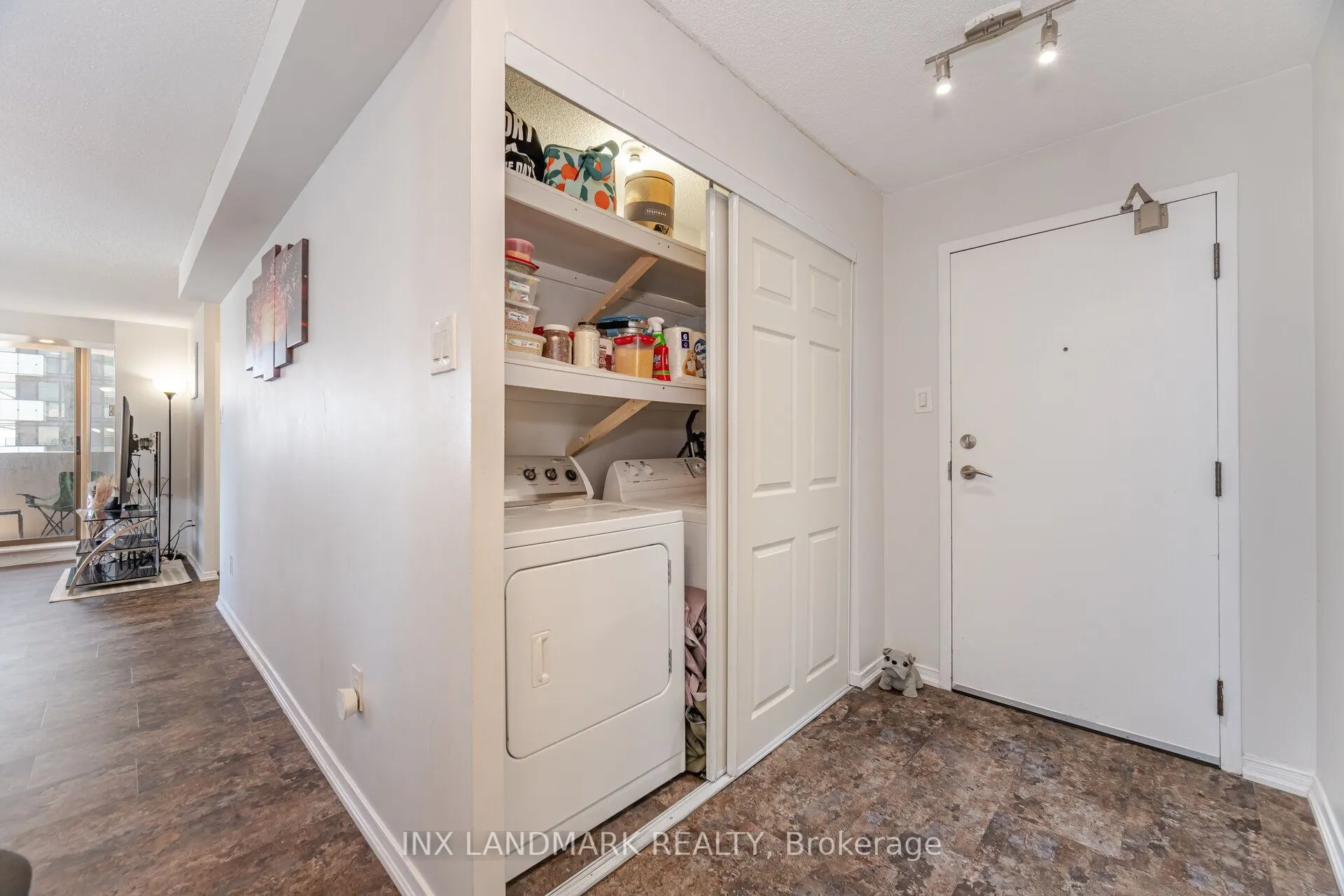 330 Rathburn Road W #2008