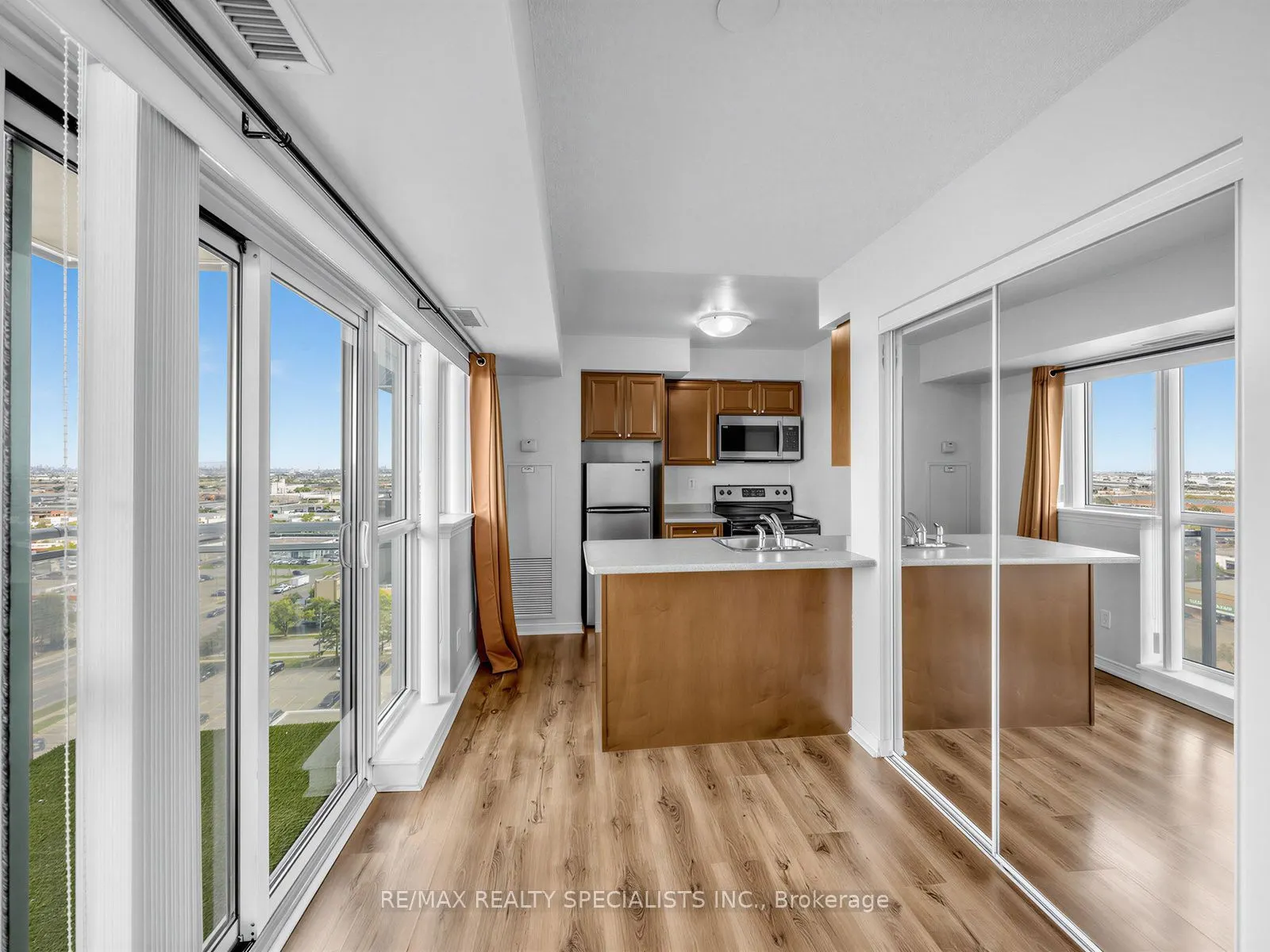 215 Queen Street E #1501