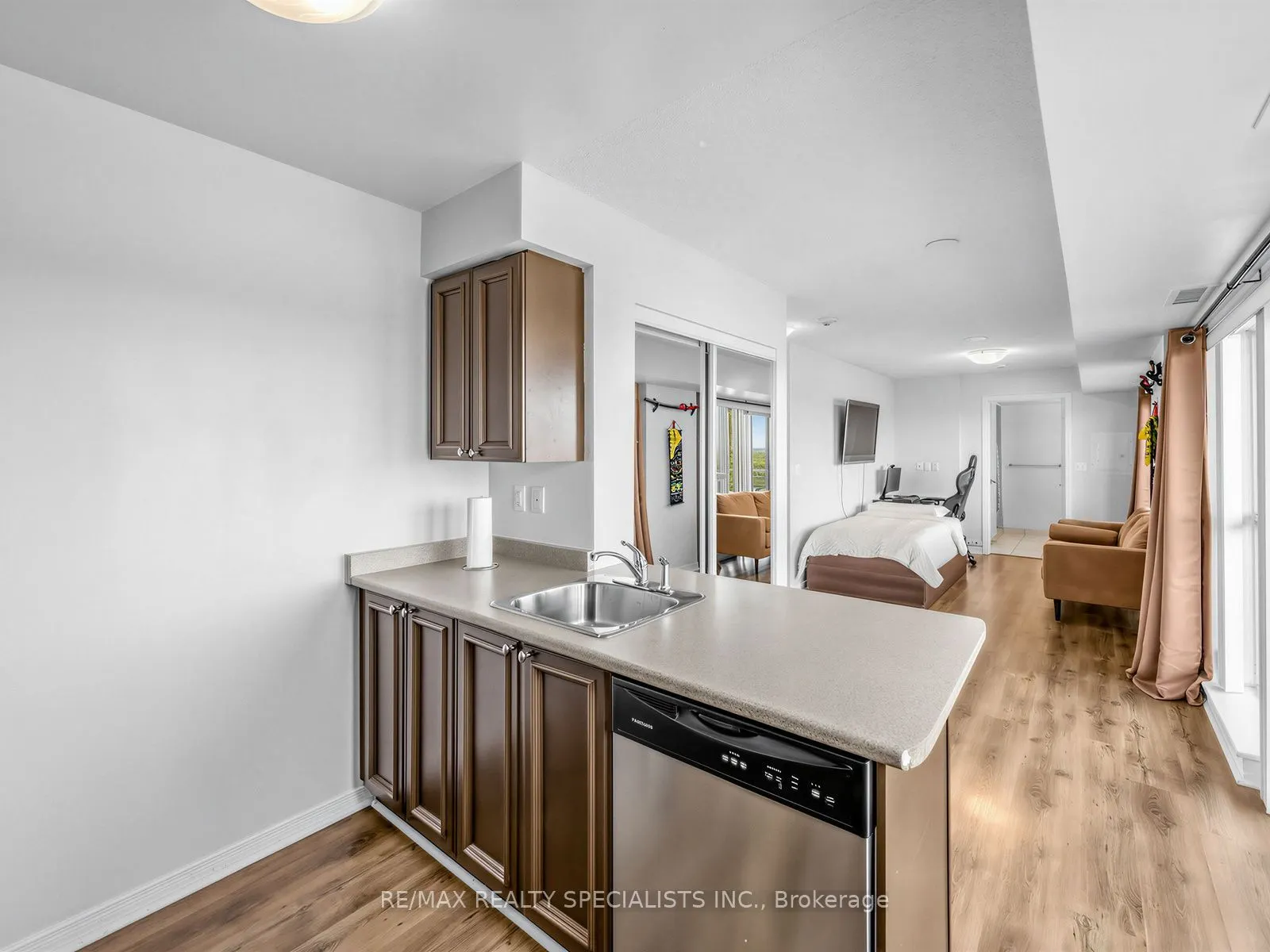 215 Queen Street E #1501