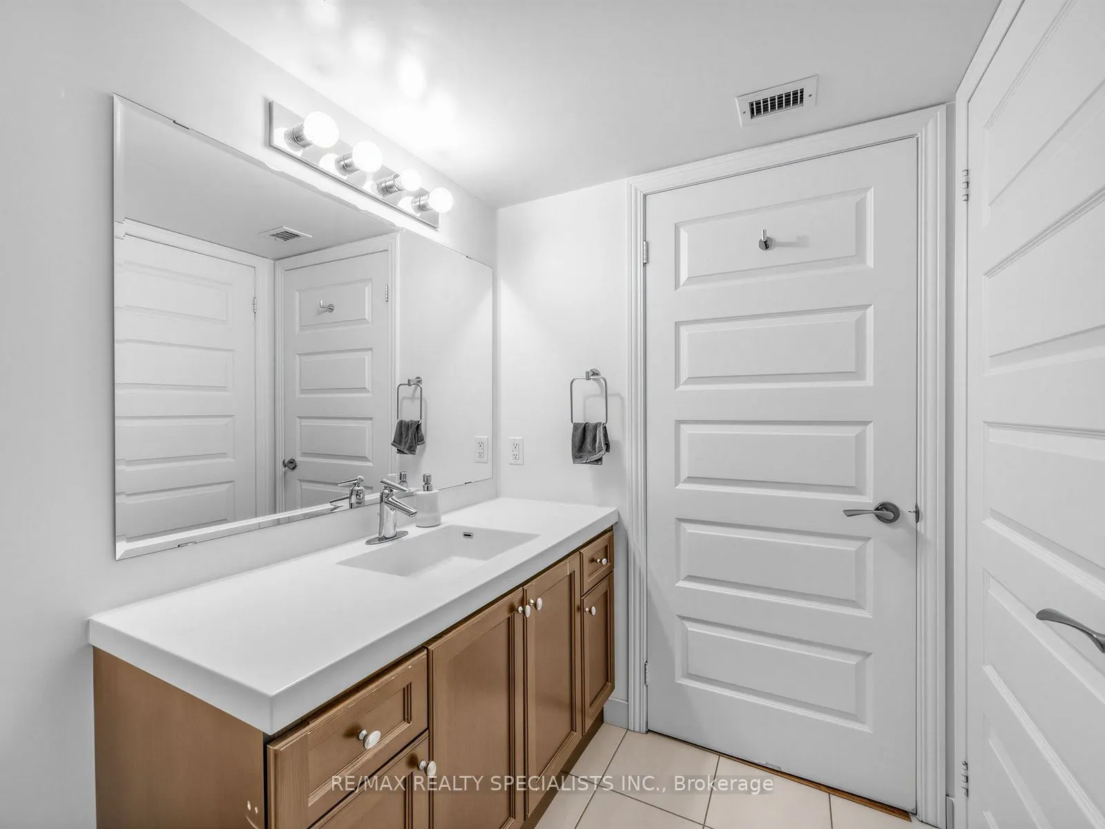 215 Queen Street E #1501