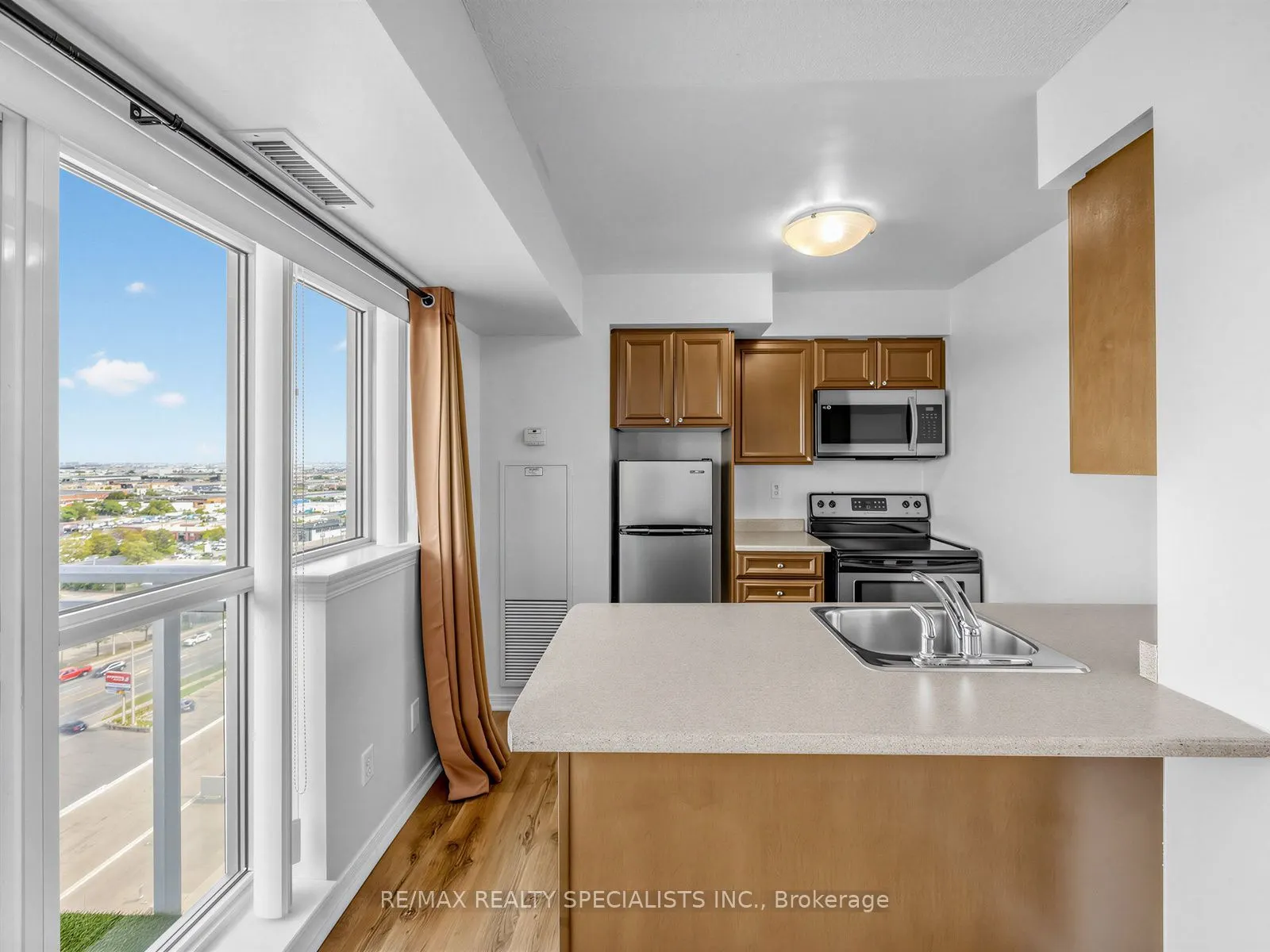 215 Queen Street E #1501