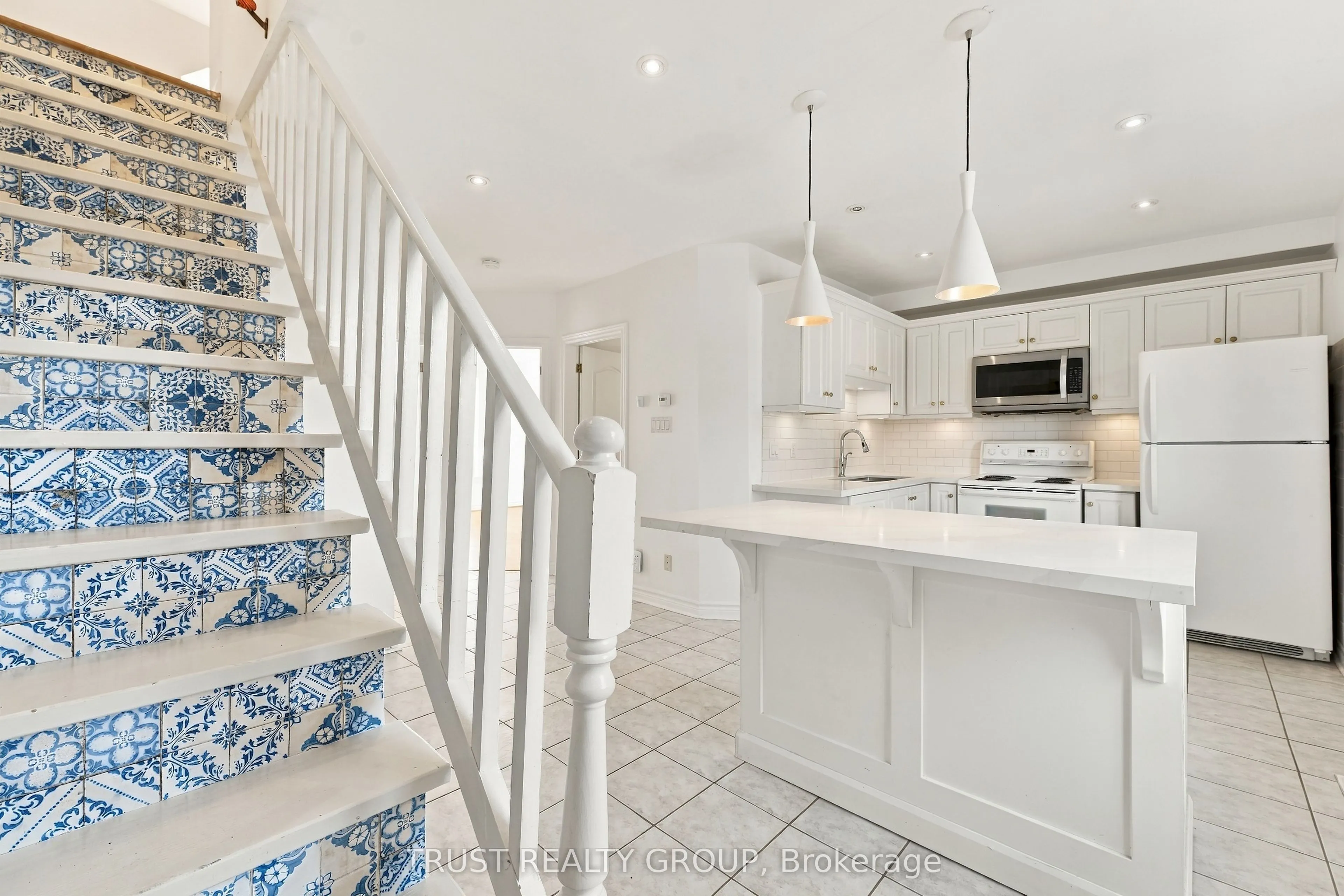 2279 Dundas Street W #2nd & 3rd Floor