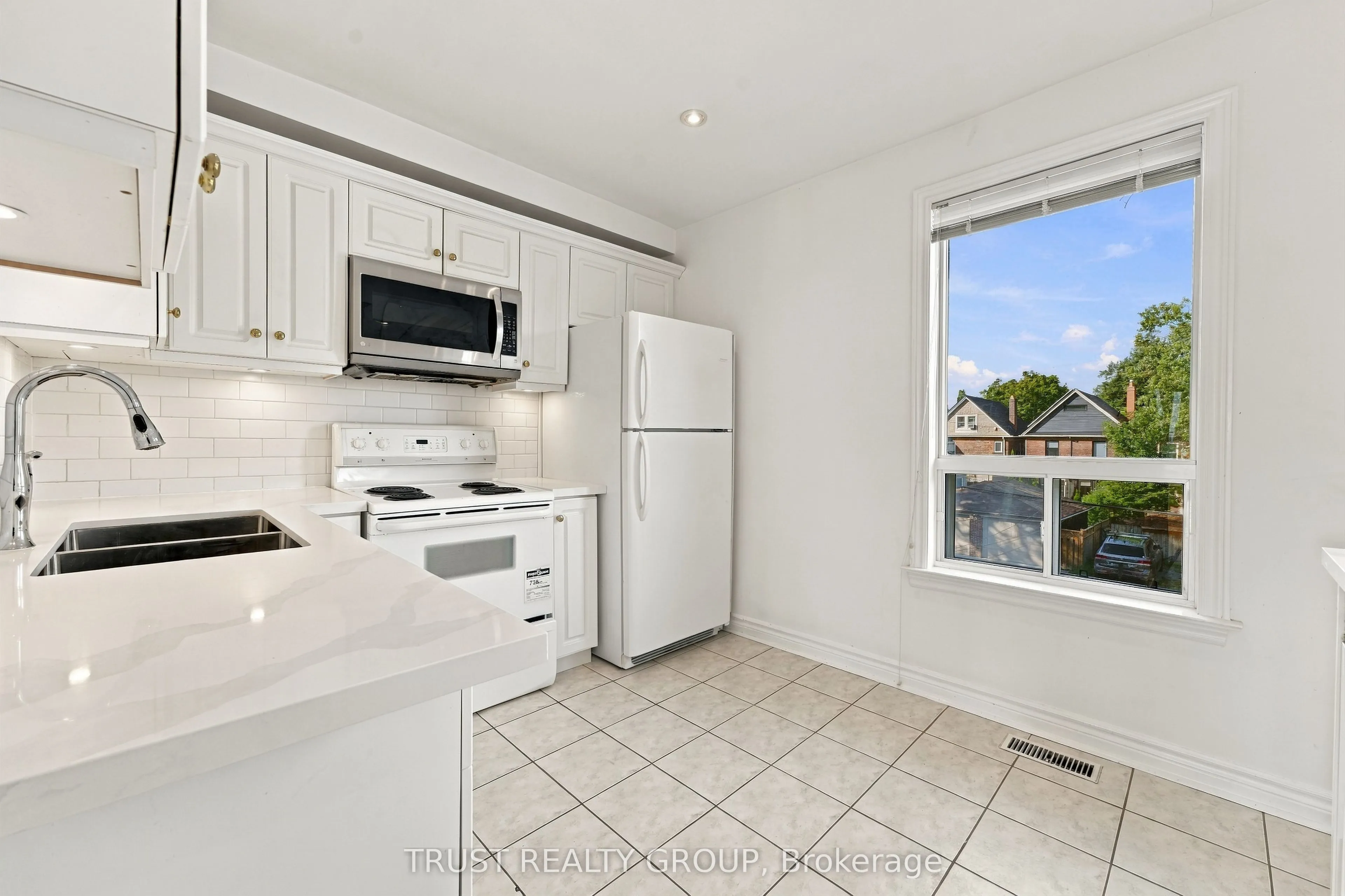 2279 Dundas Street W #2nd & 3rd Floor