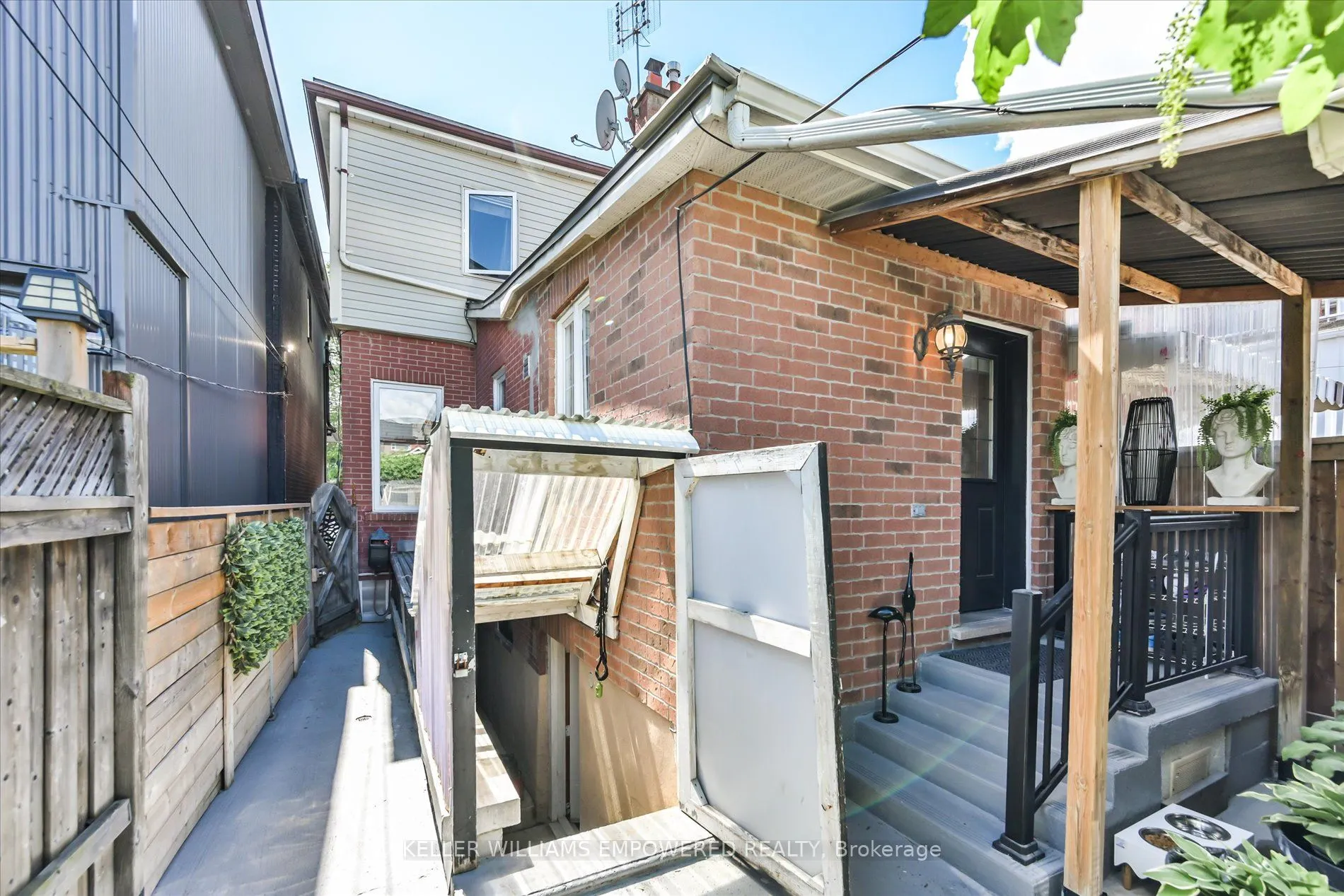 219 Earlscourt Avenue