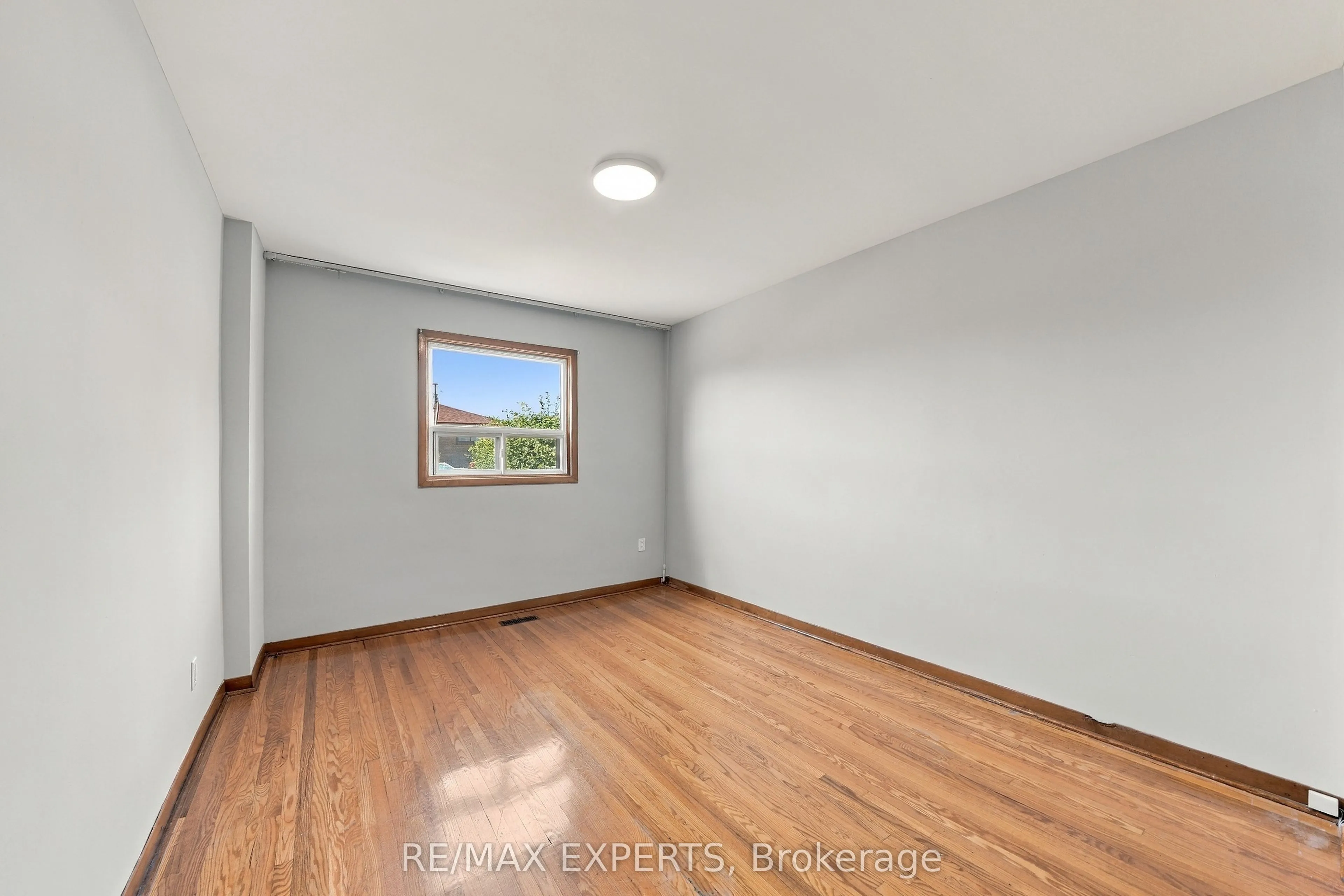 12 Paradelle Crescent