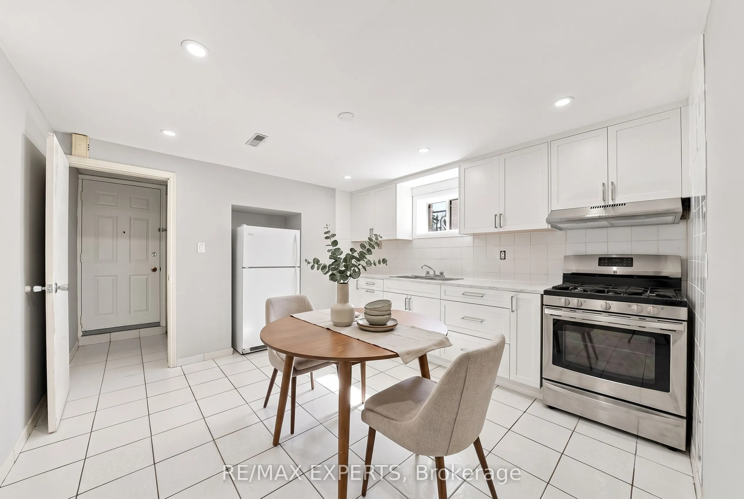 12 Paradelle Crescent