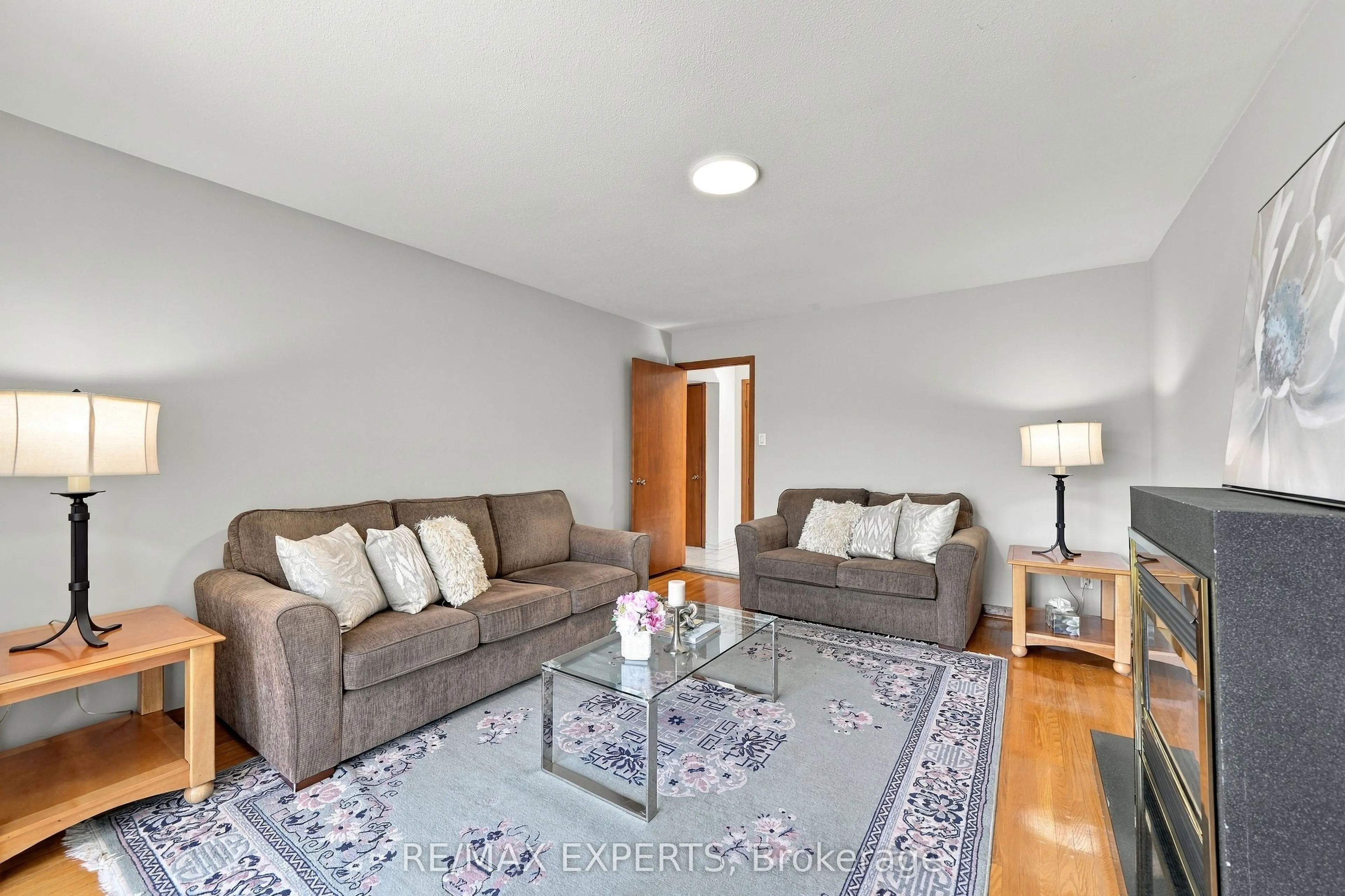 12 Paradelle Crescent