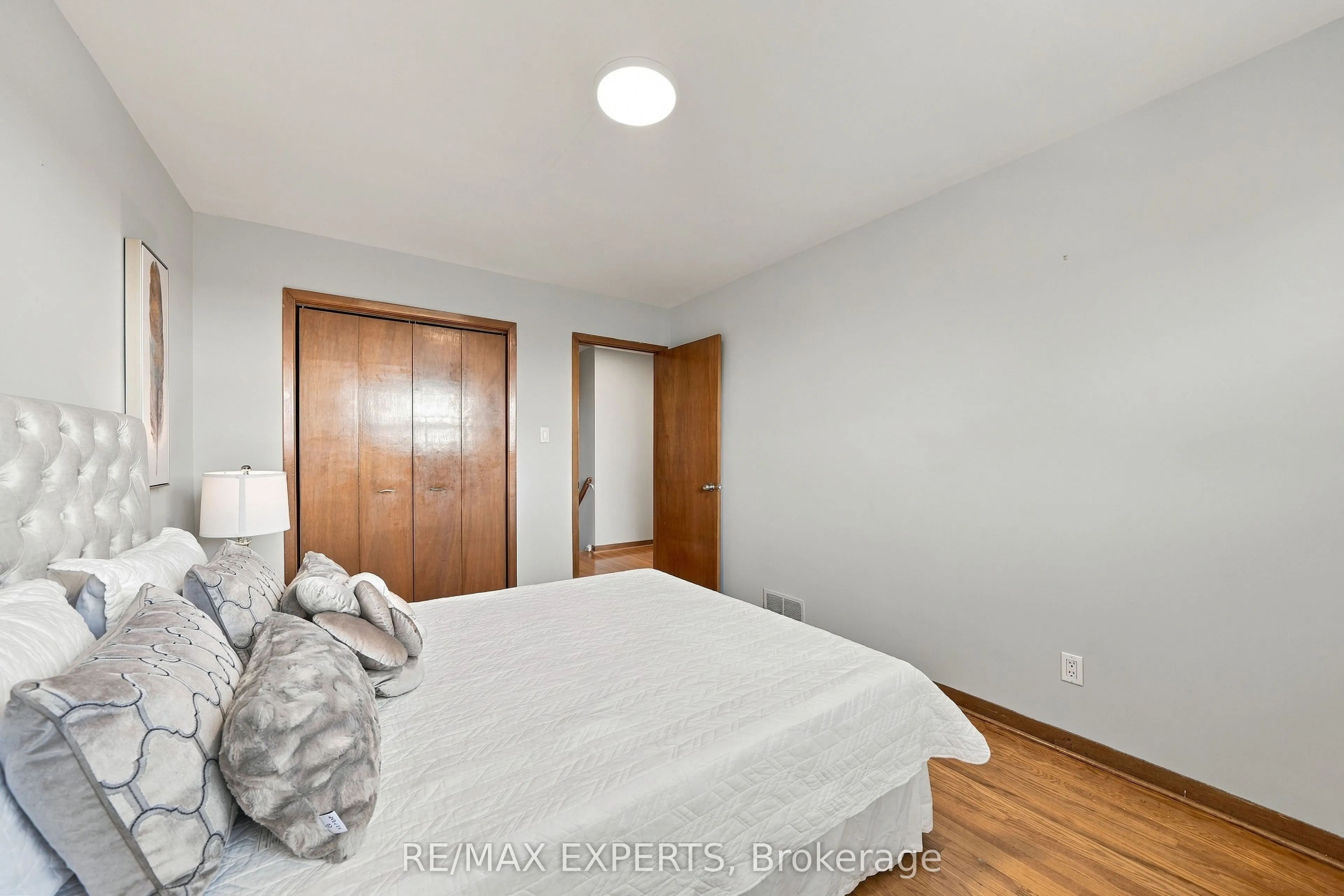 12 Paradelle Crescent