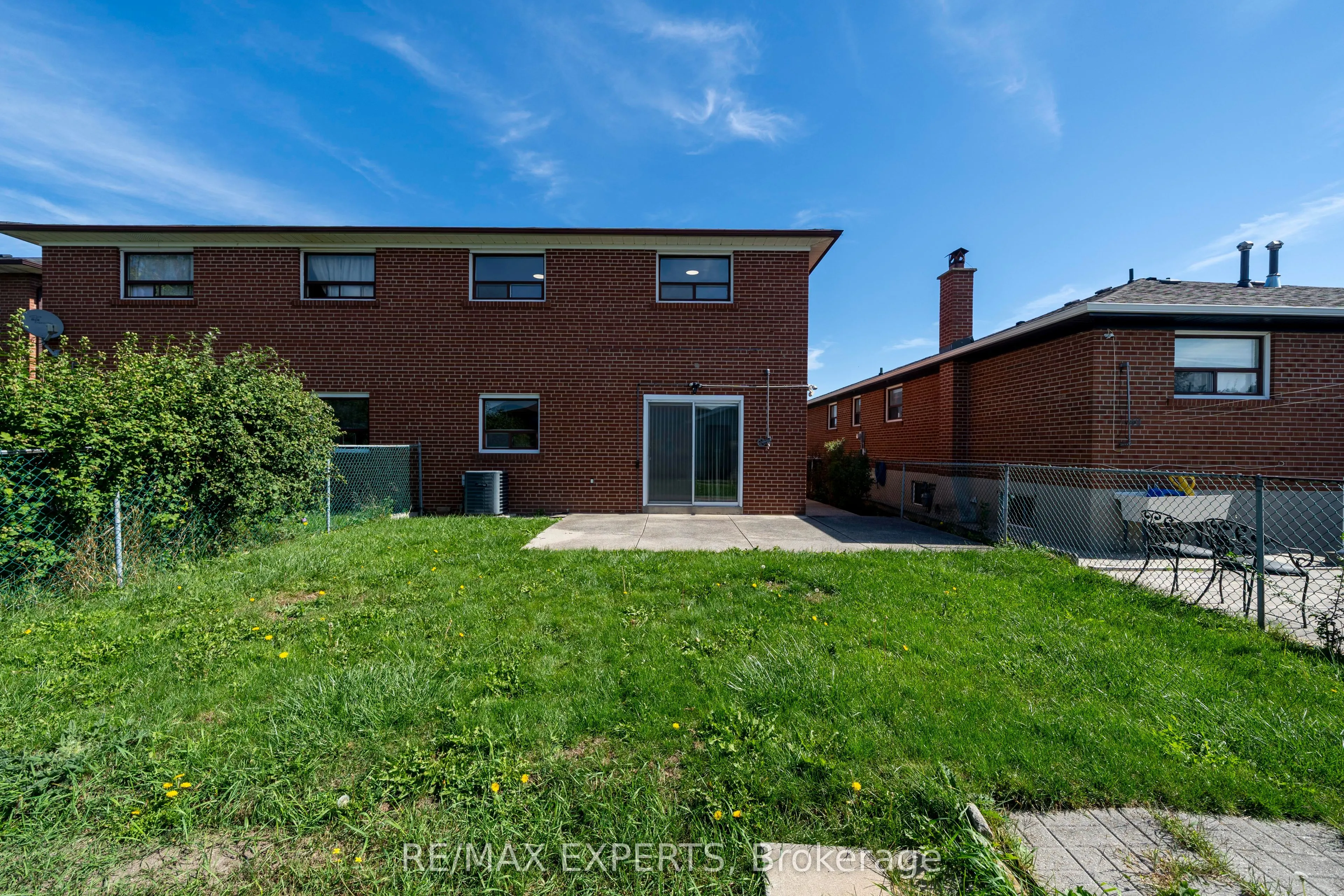 12 Paradelle Crescent