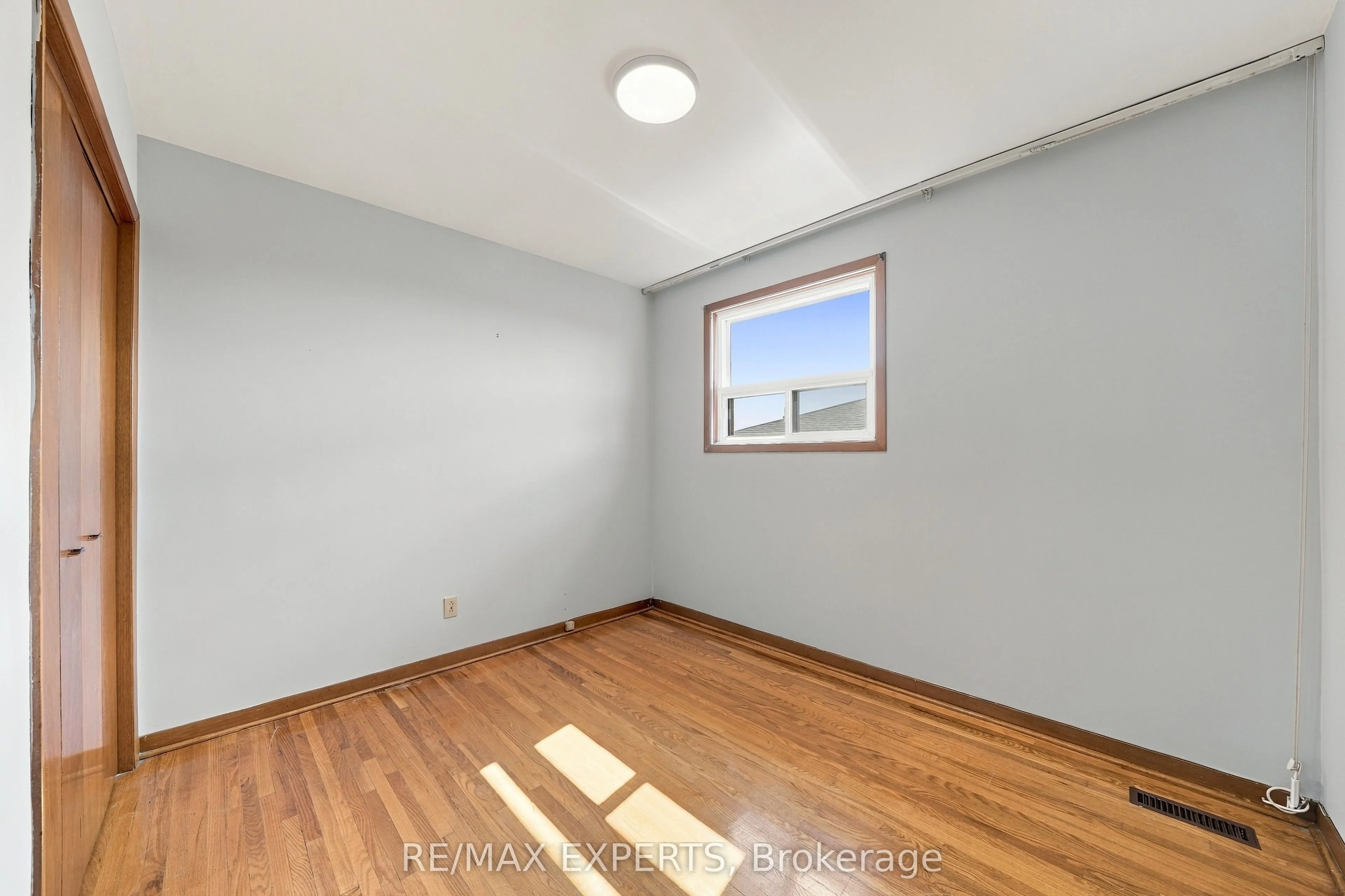 12 Paradelle Crescent