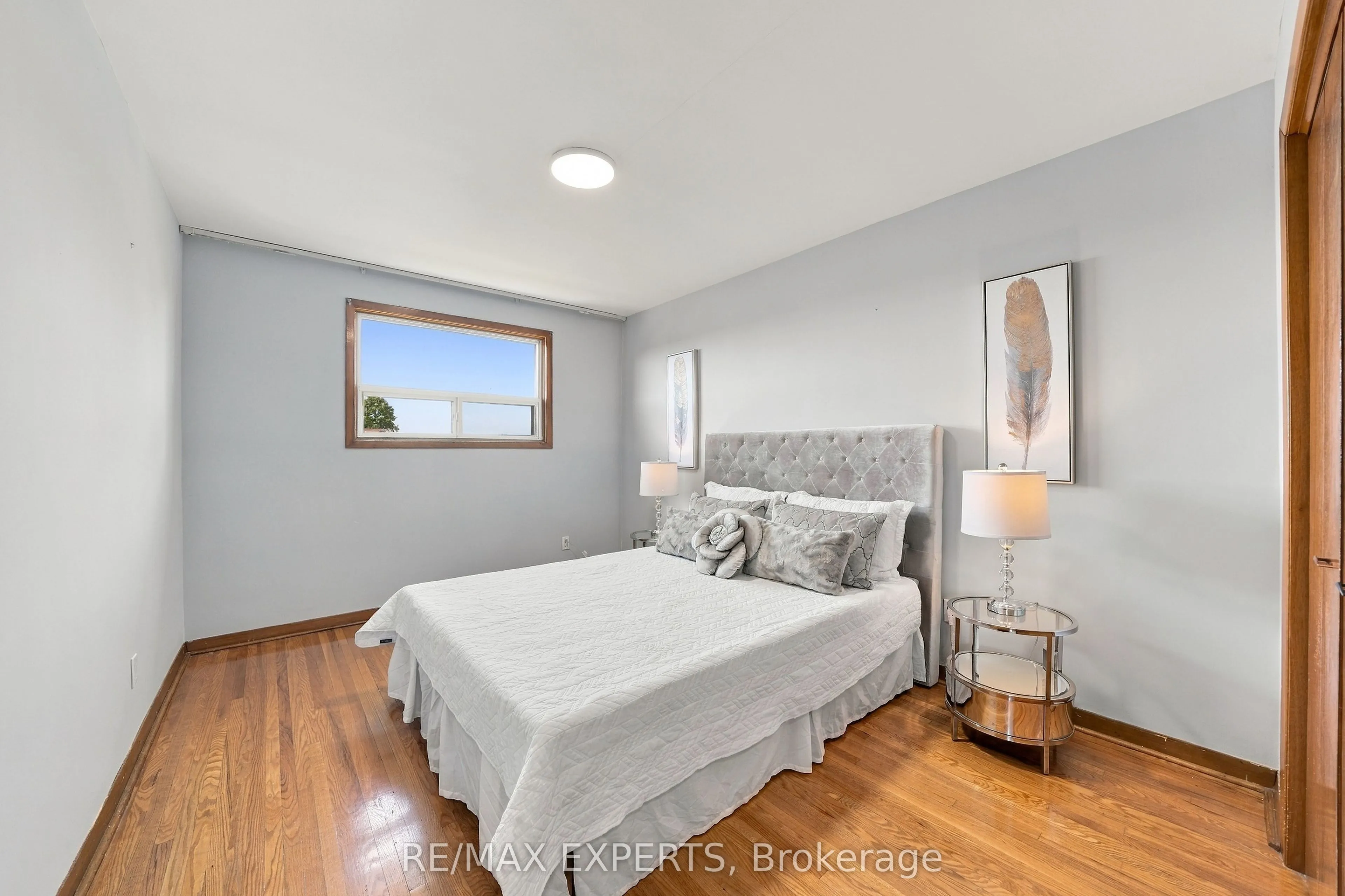 12 Paradelle Crescent