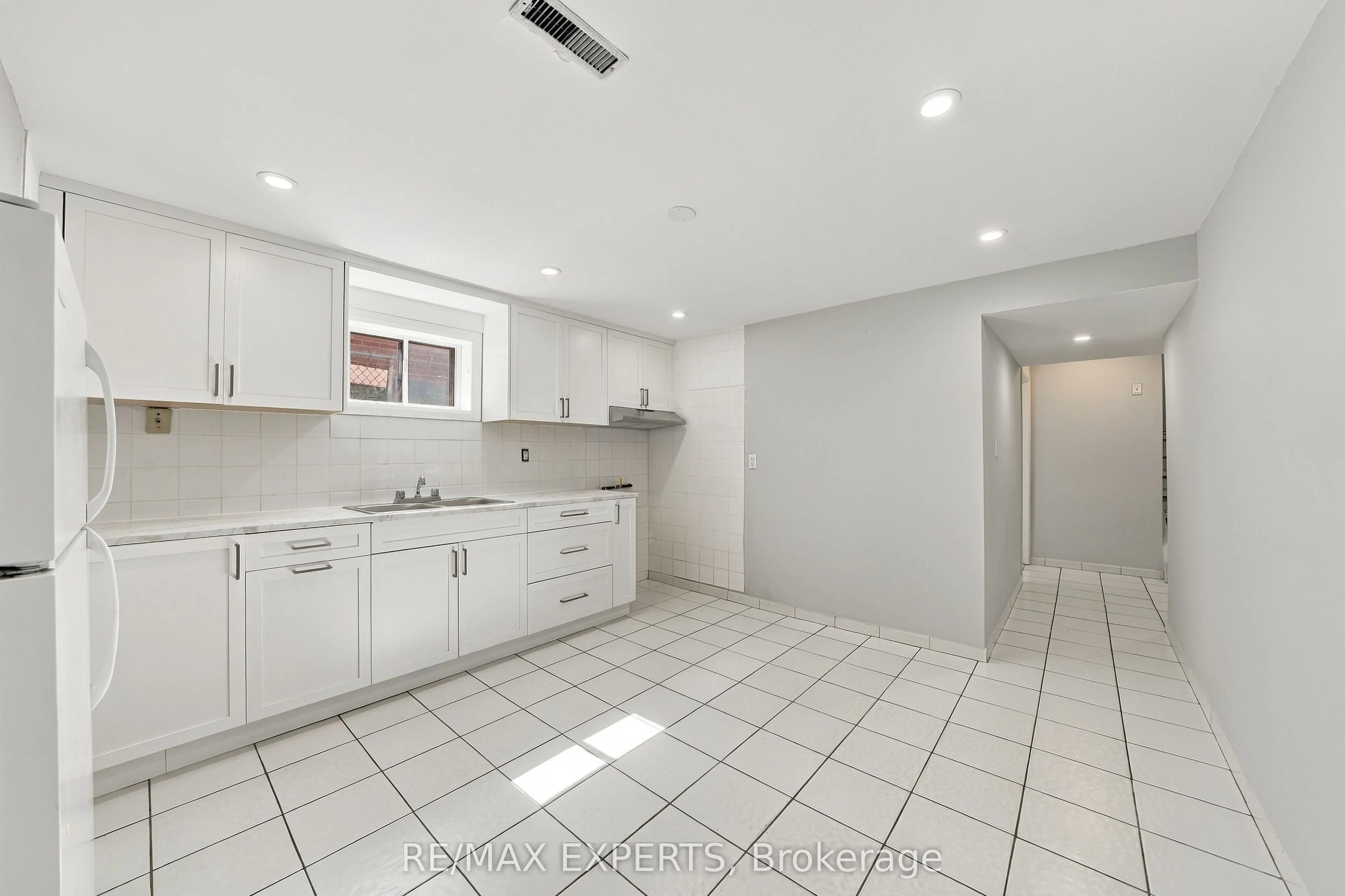 12 Paradelle Crescent