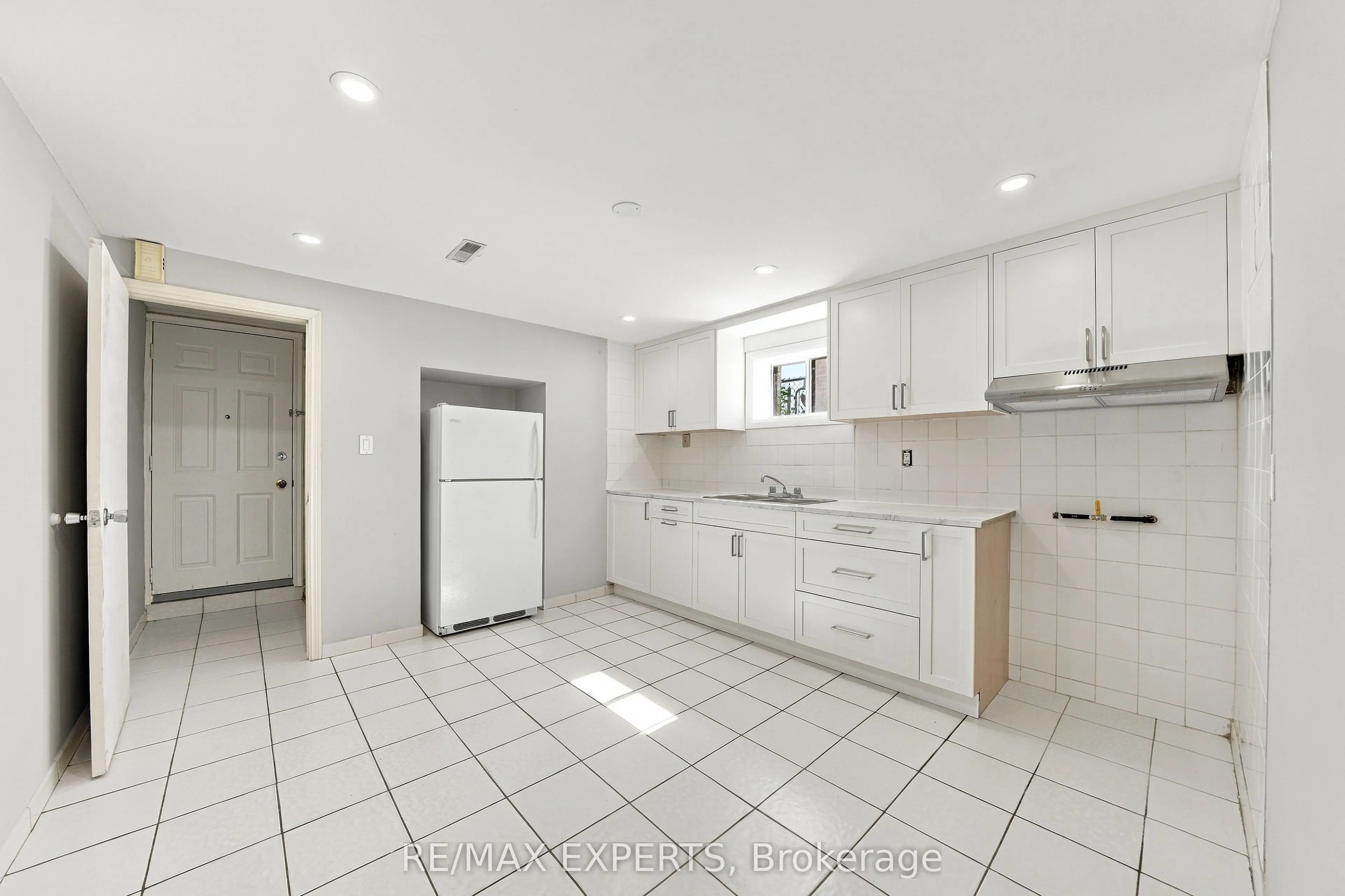 12 Paradelle Crescent
