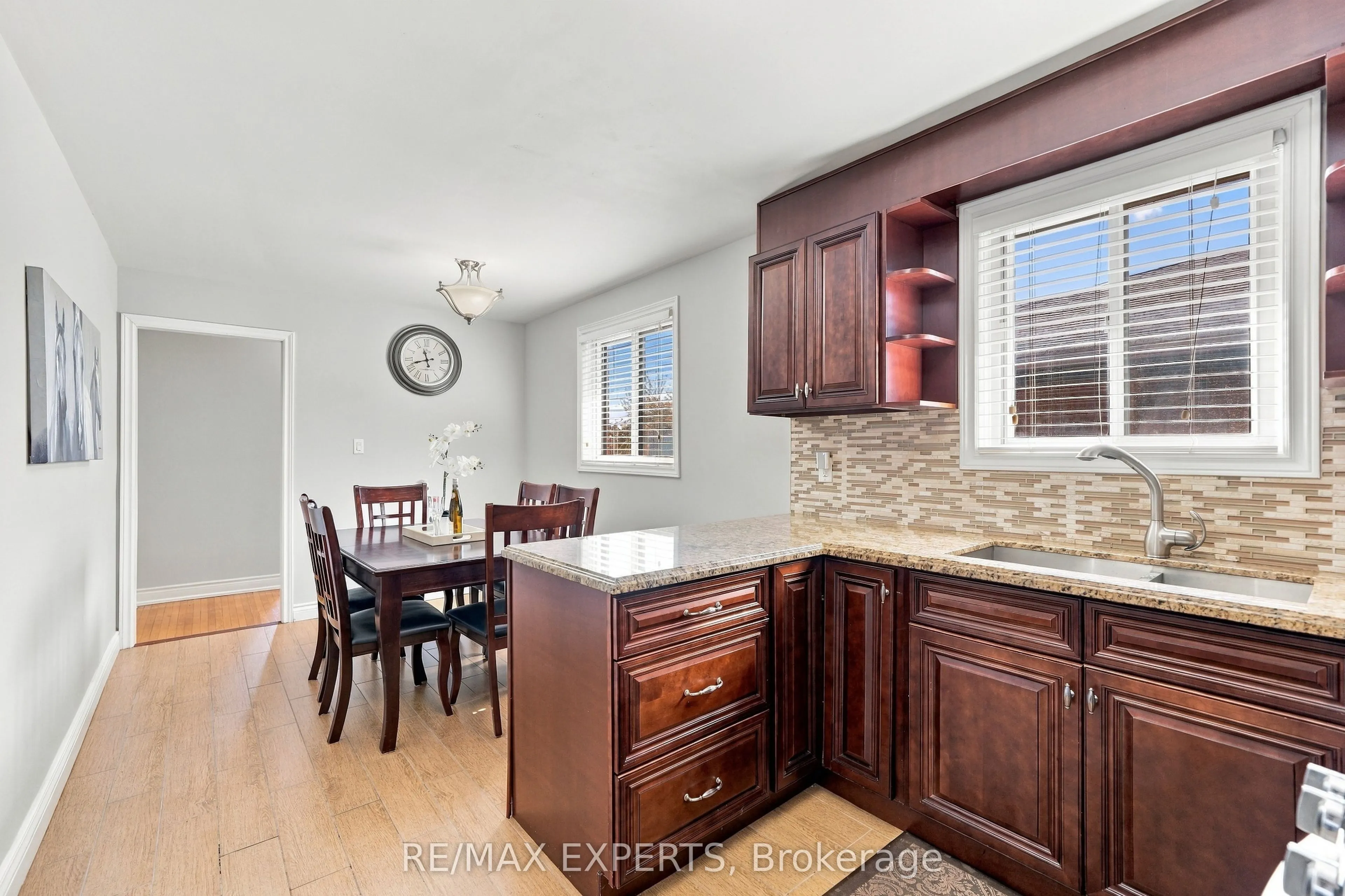 12 Paradelle Crescent