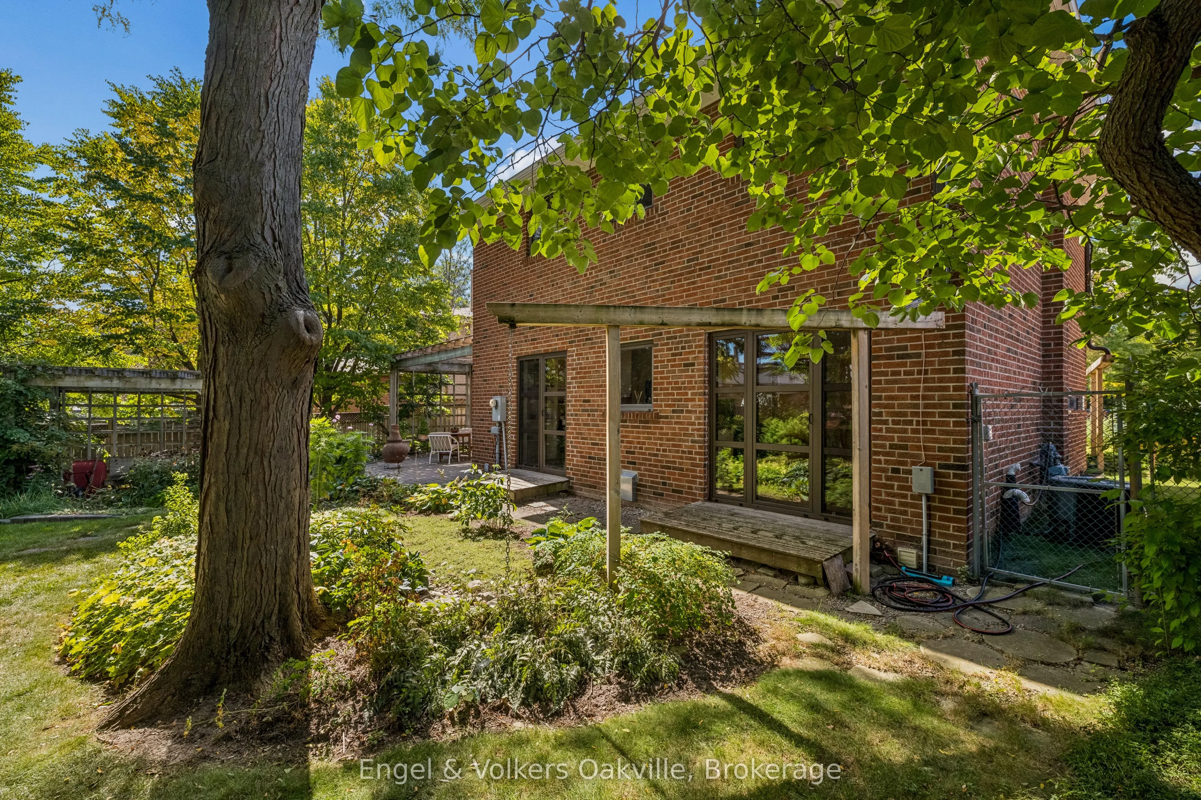 1170 Conyers Crescent