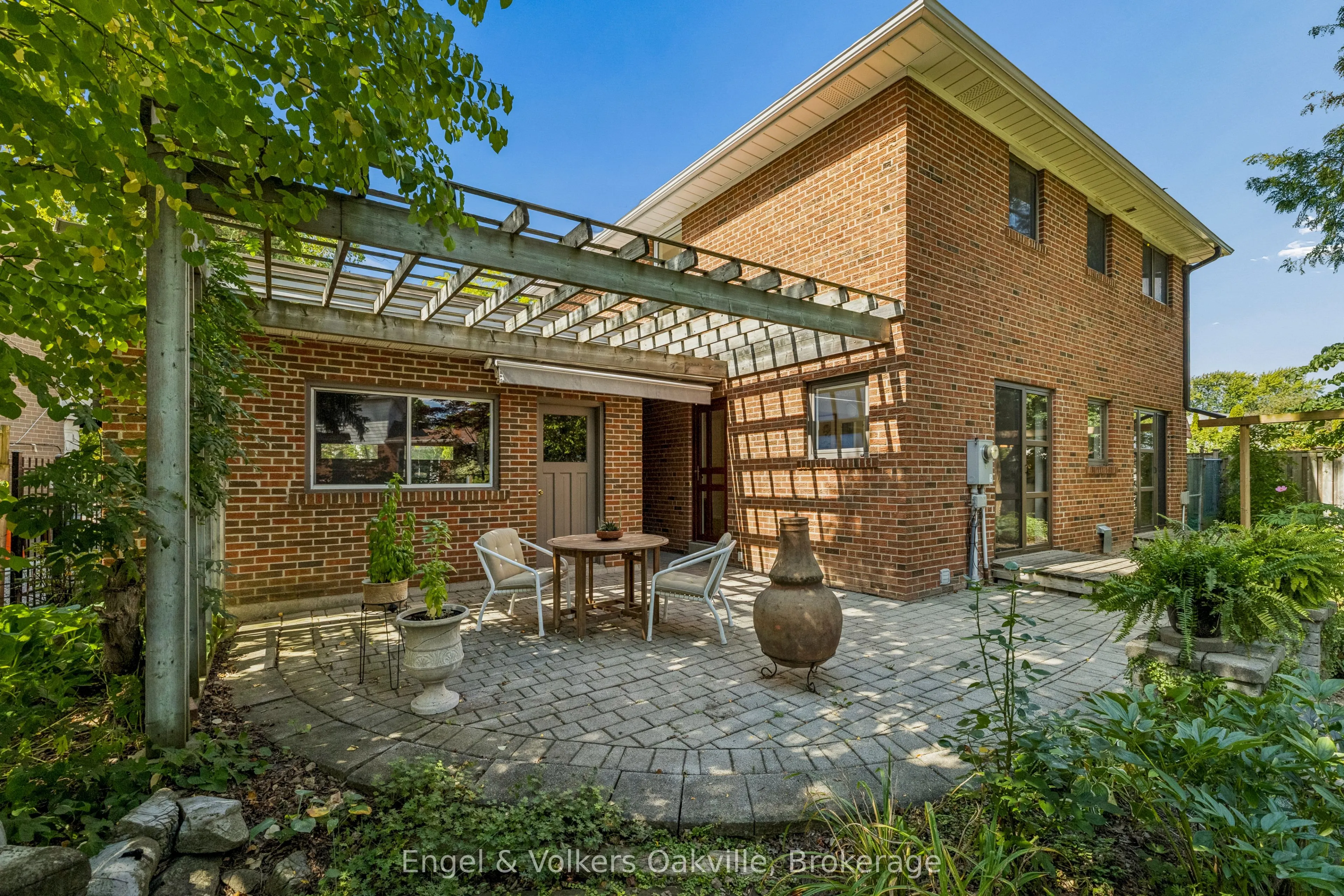 1170 Conyers Crescent